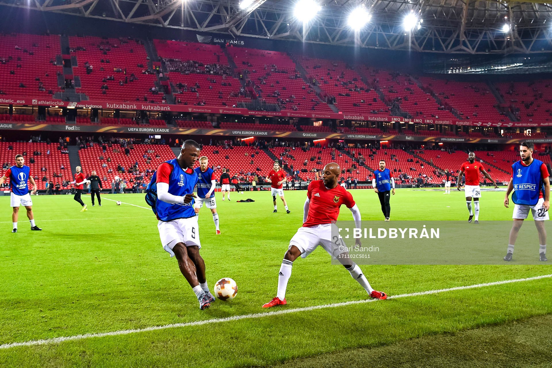 Östersunds Salisu Abdullahi Gero och Fouad Bachirou  före