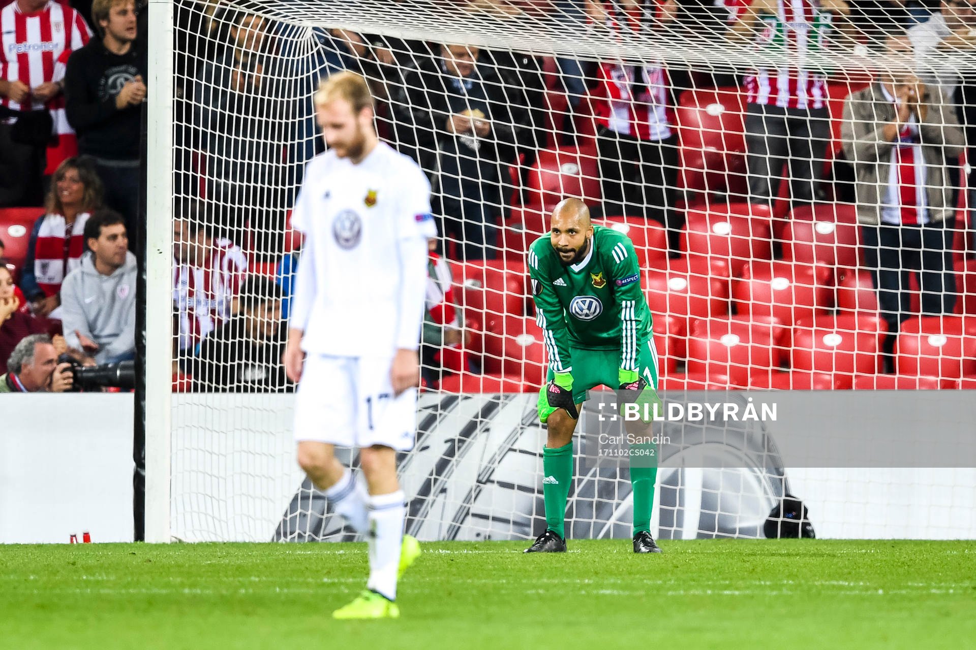Östersunds målvakt Aly Keita deppar