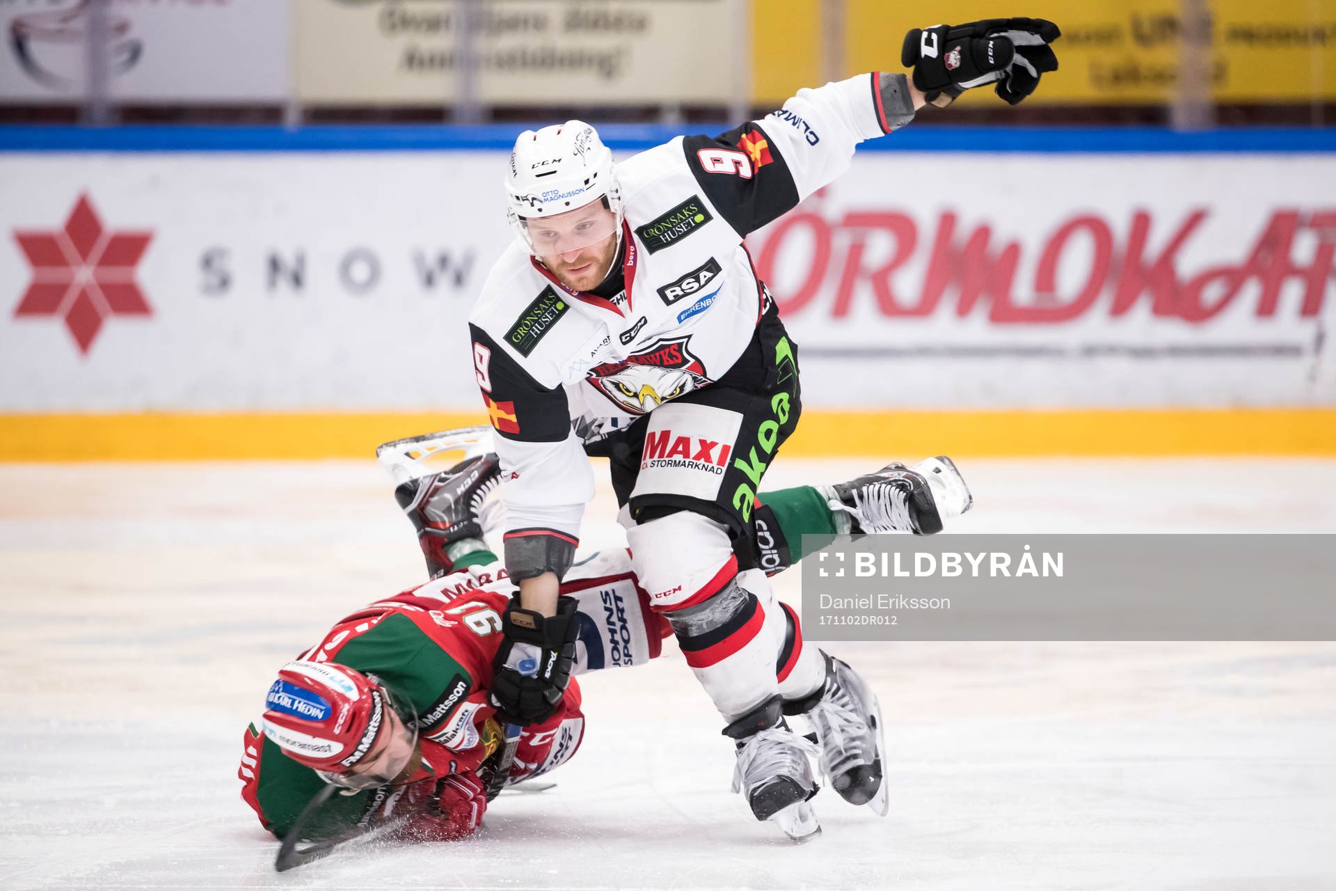 Moras Jacob Lagacé och Malmö Redhawks Frederik Storm  i