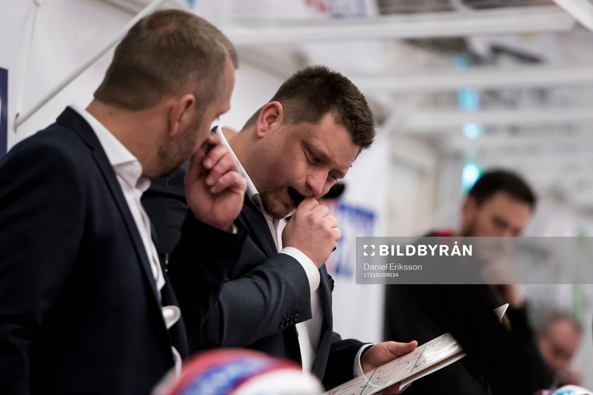 Moras tränare Mattias Karlin  i ishockeymatchen i SHL