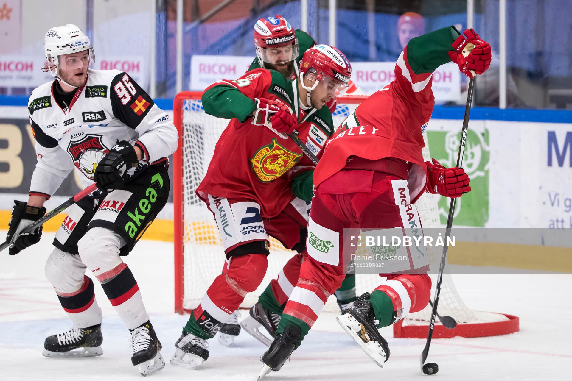 Malmö Redhawks Kim Rosdahl och Moras Jacob Nilsson och