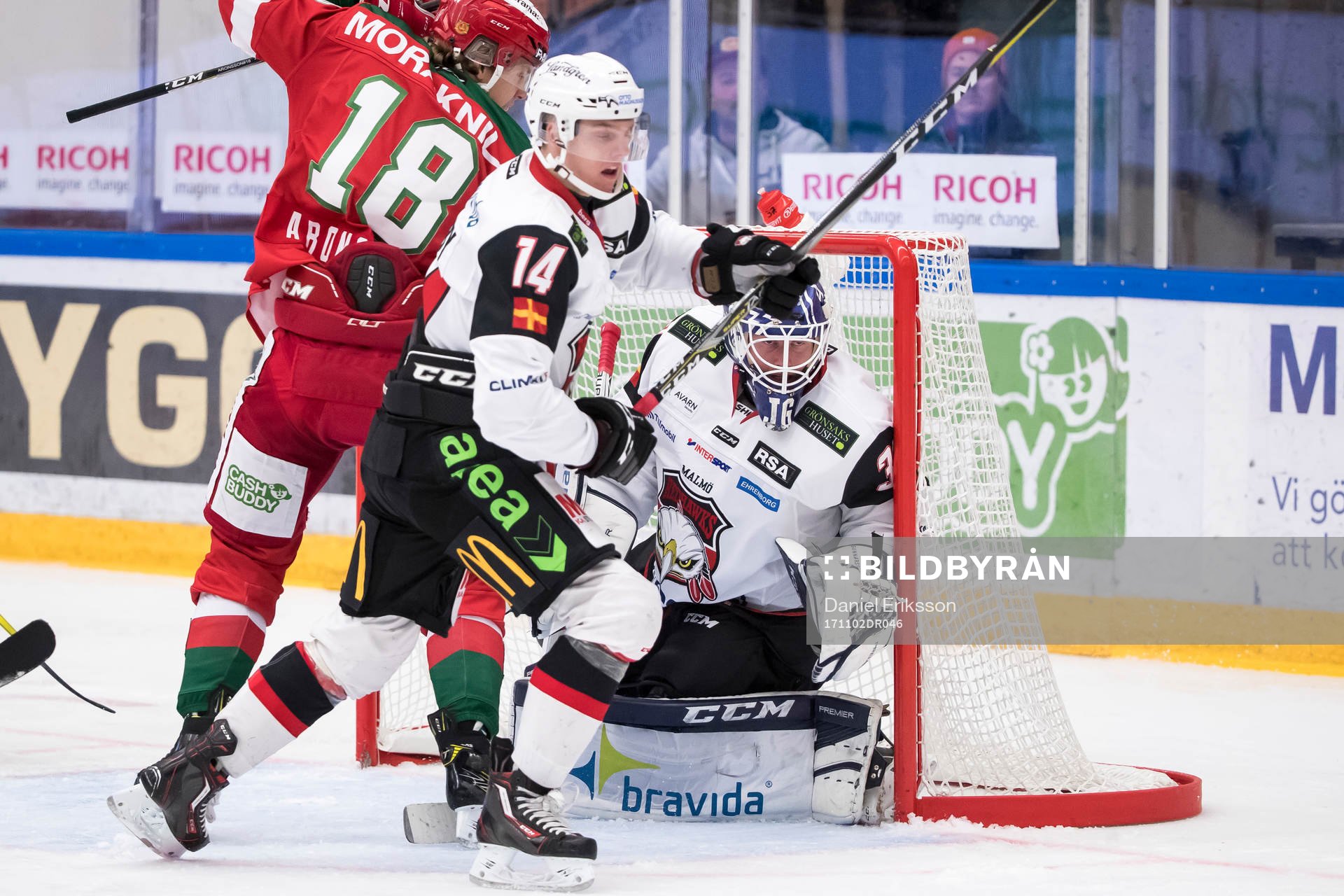 Moras Emil Aronsson och Malmö Redhawks Carl-Johan Lerby