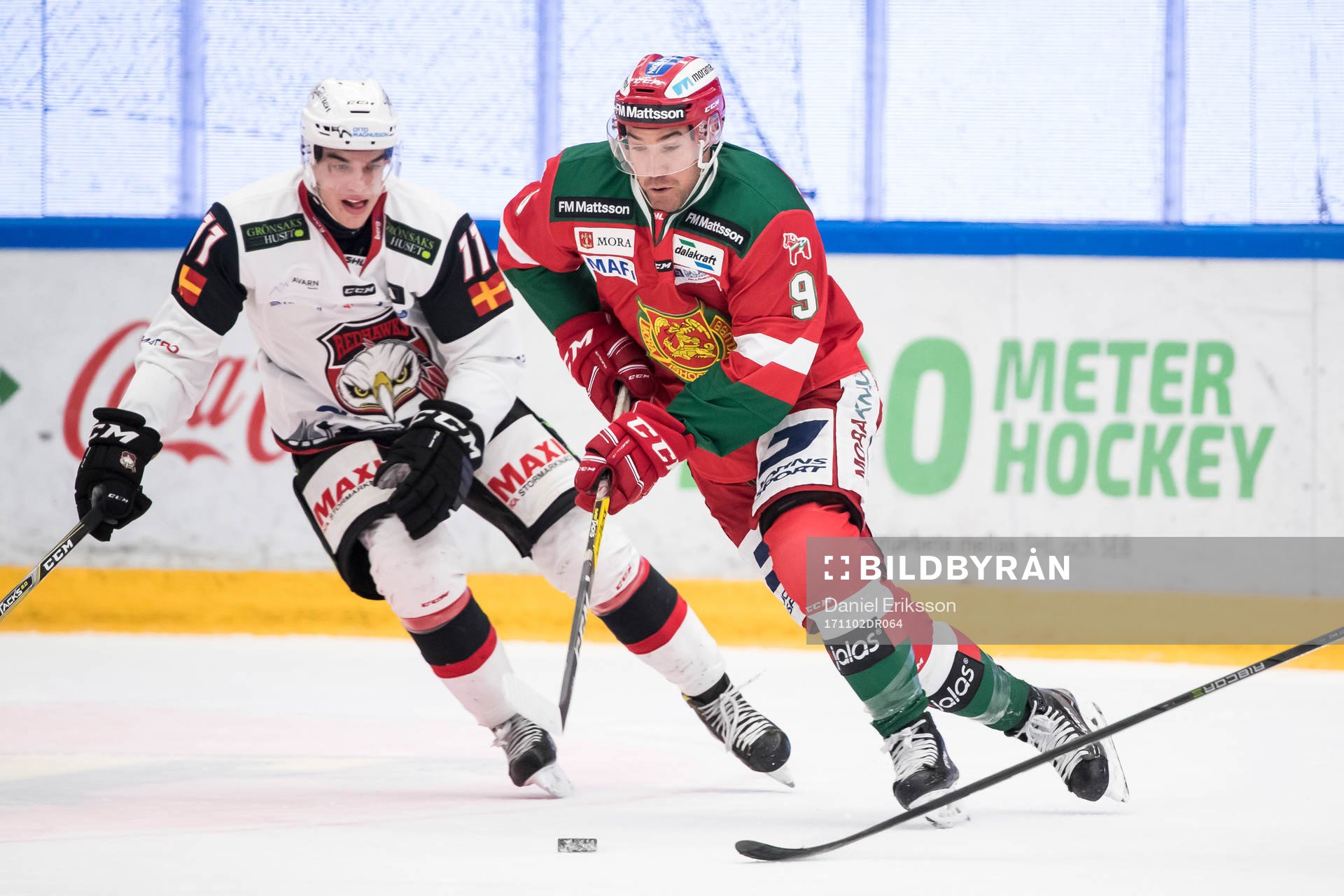 Malmö Redhawks Lukas Haudum och Moras Andrew Rowe  i