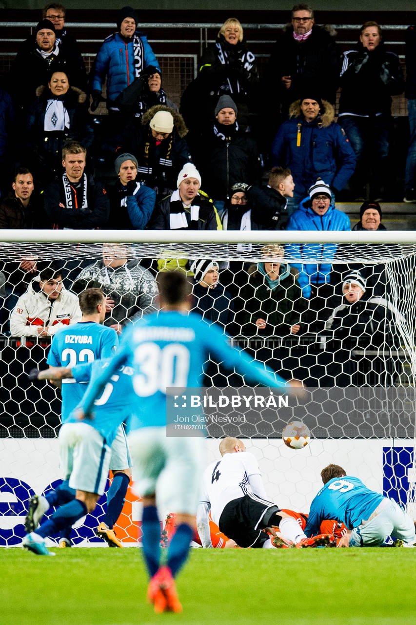Aleksandr Kokorin of Zenit scores 1-1