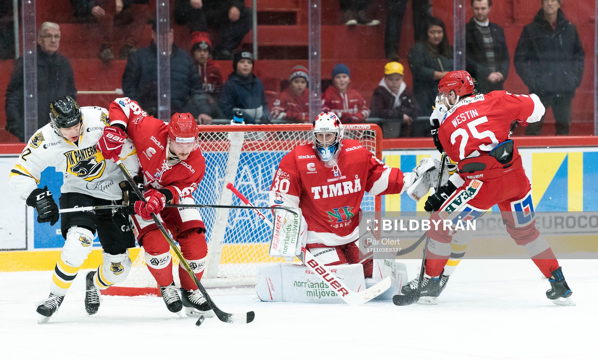 Panterns Robin Dahse i närkamp mot Jesper Dahlroth