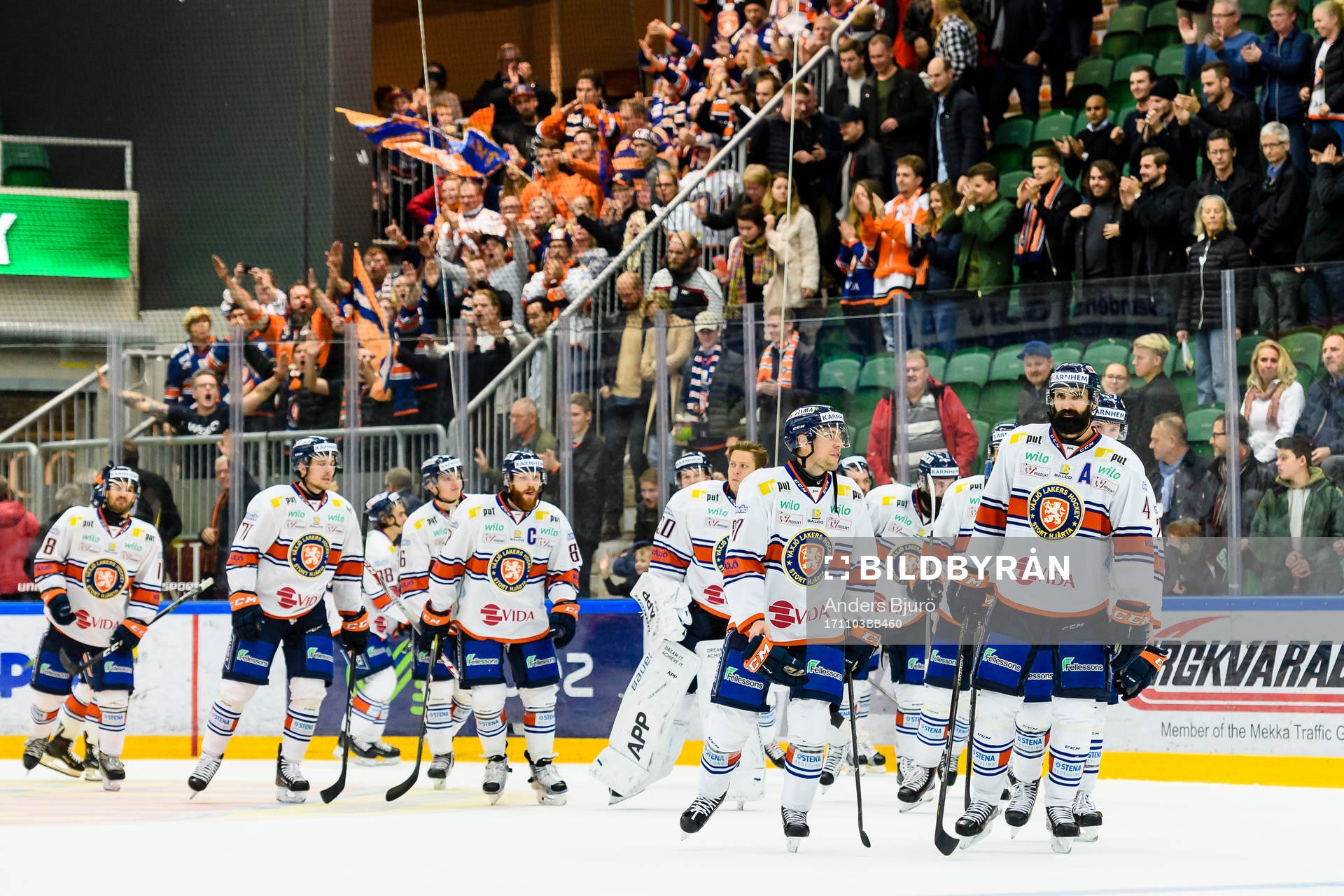 Växjös spelare jublar med sina supporters