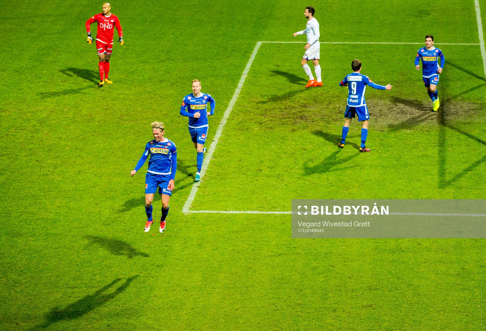 Andre Sødlund of Sandefjord celebrates scoring 2-0 during the Eliteserien match between Sandefjord and Vålerenga on November 3, 2017 in Sandefjord.
