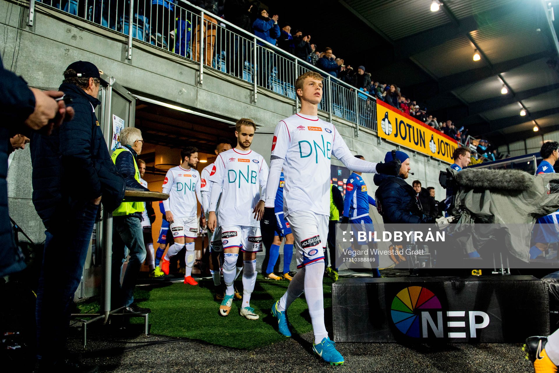 Samuel Karl Fridjonsson of Vålerenga enters the pitch