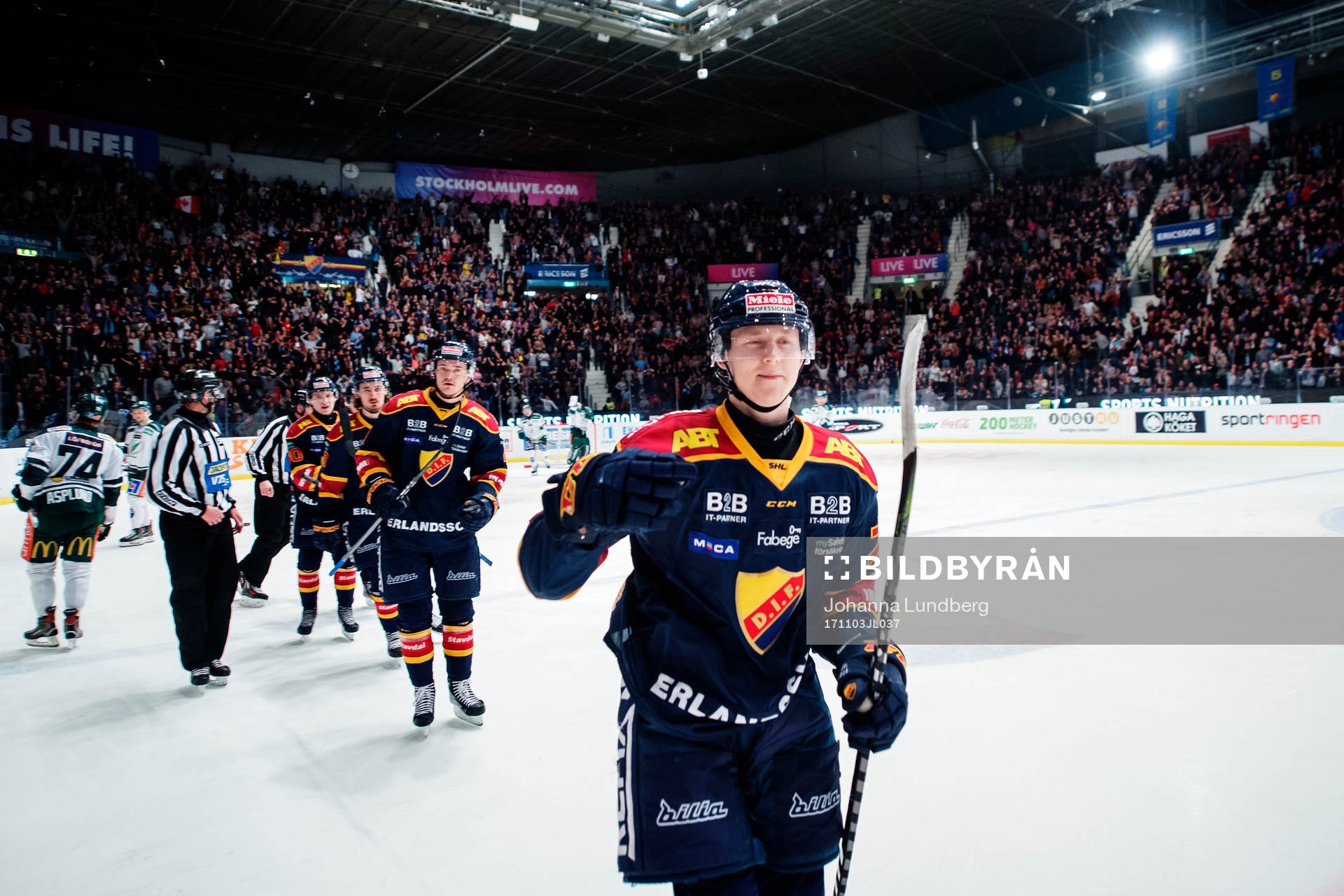 Djurgårdens Alexander Falk jublar