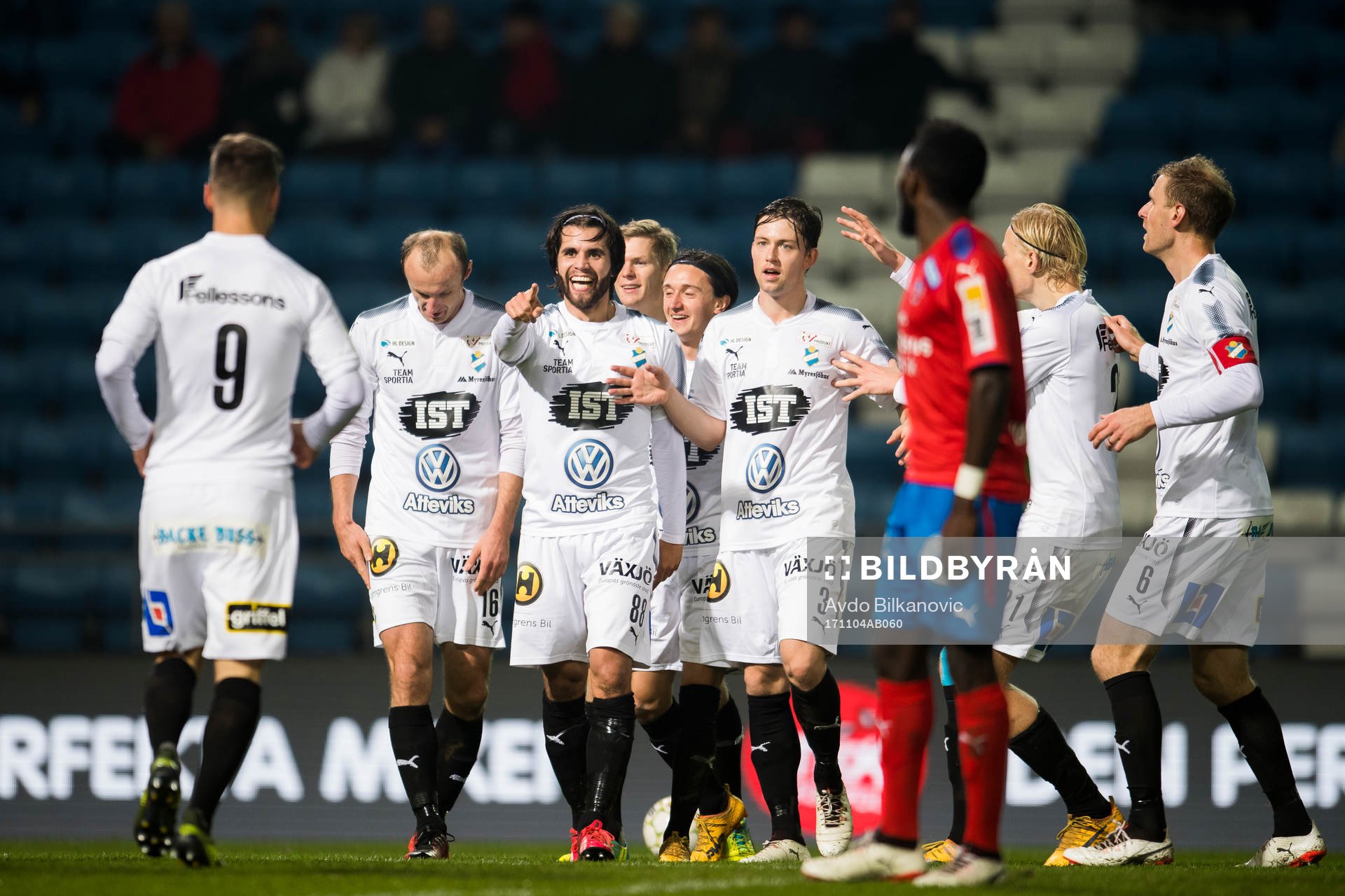 Östers Lars Mendonca Fuhre jublar