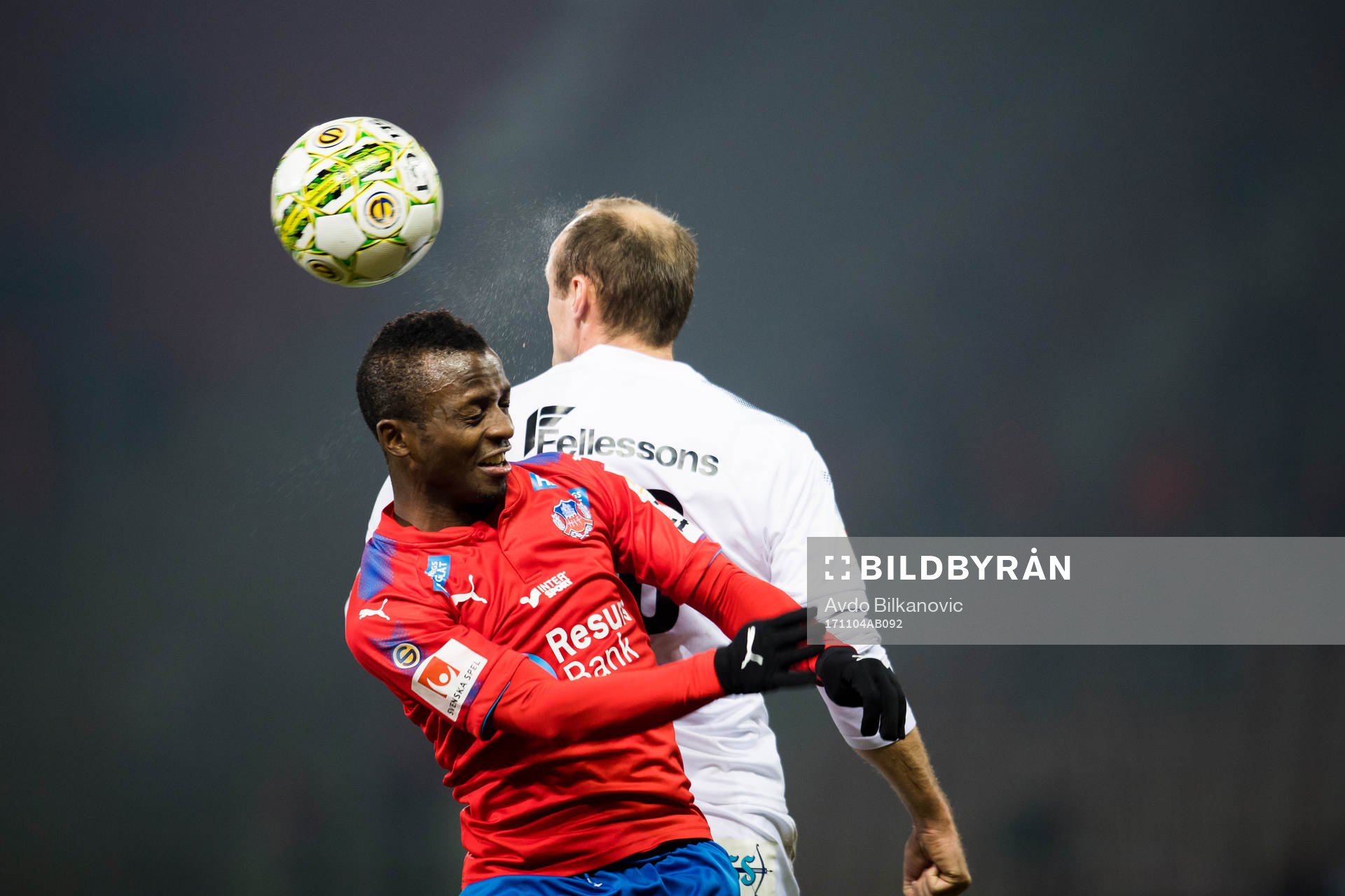 Helsingborgs Monday Samuel nickar under fotbollsmatchen i Superettan mellan Helsingborg och Öster den 4 november 2017 i Helsingborg.