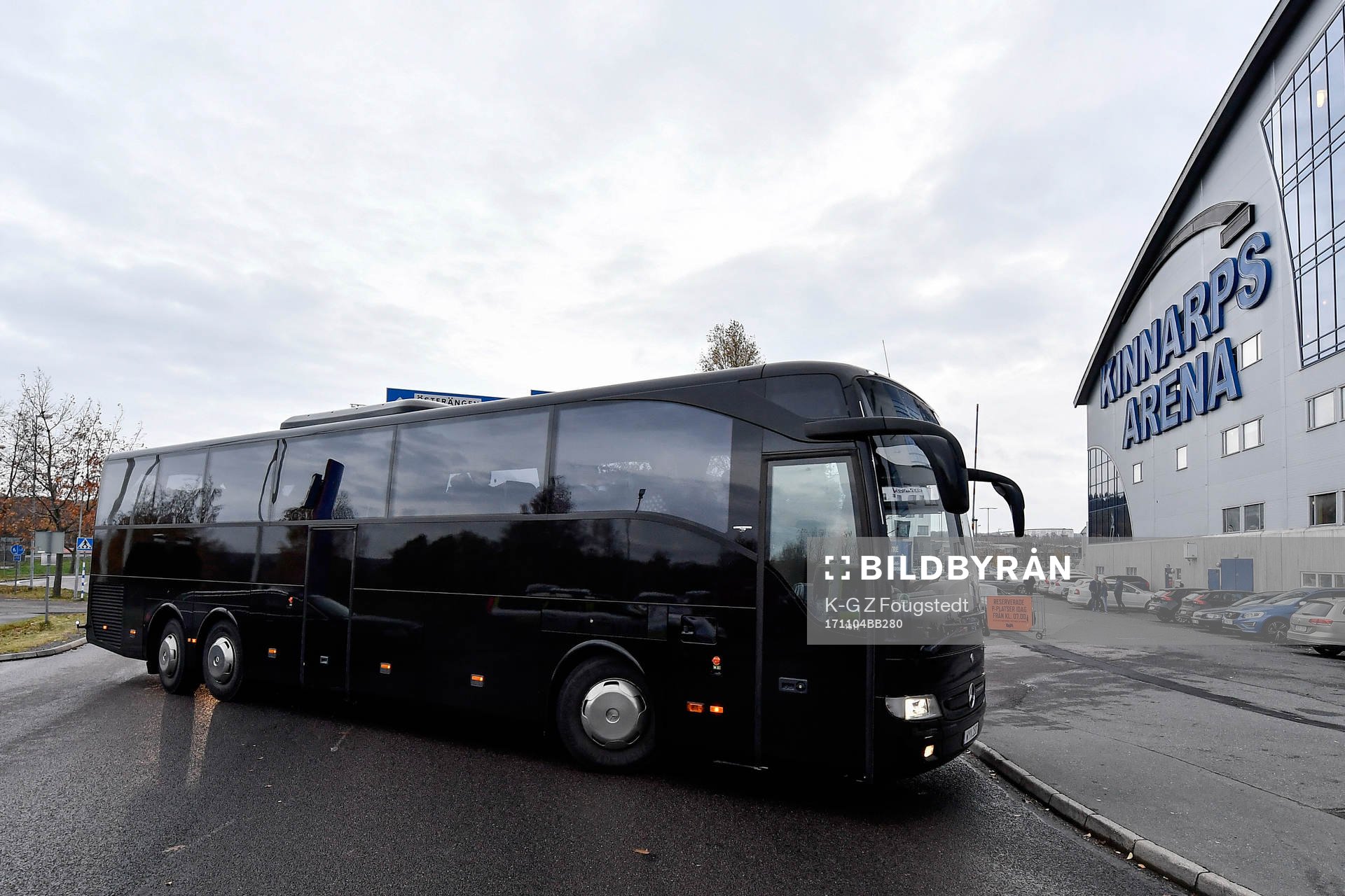 Frölundas buss kommer fram sent till arenan