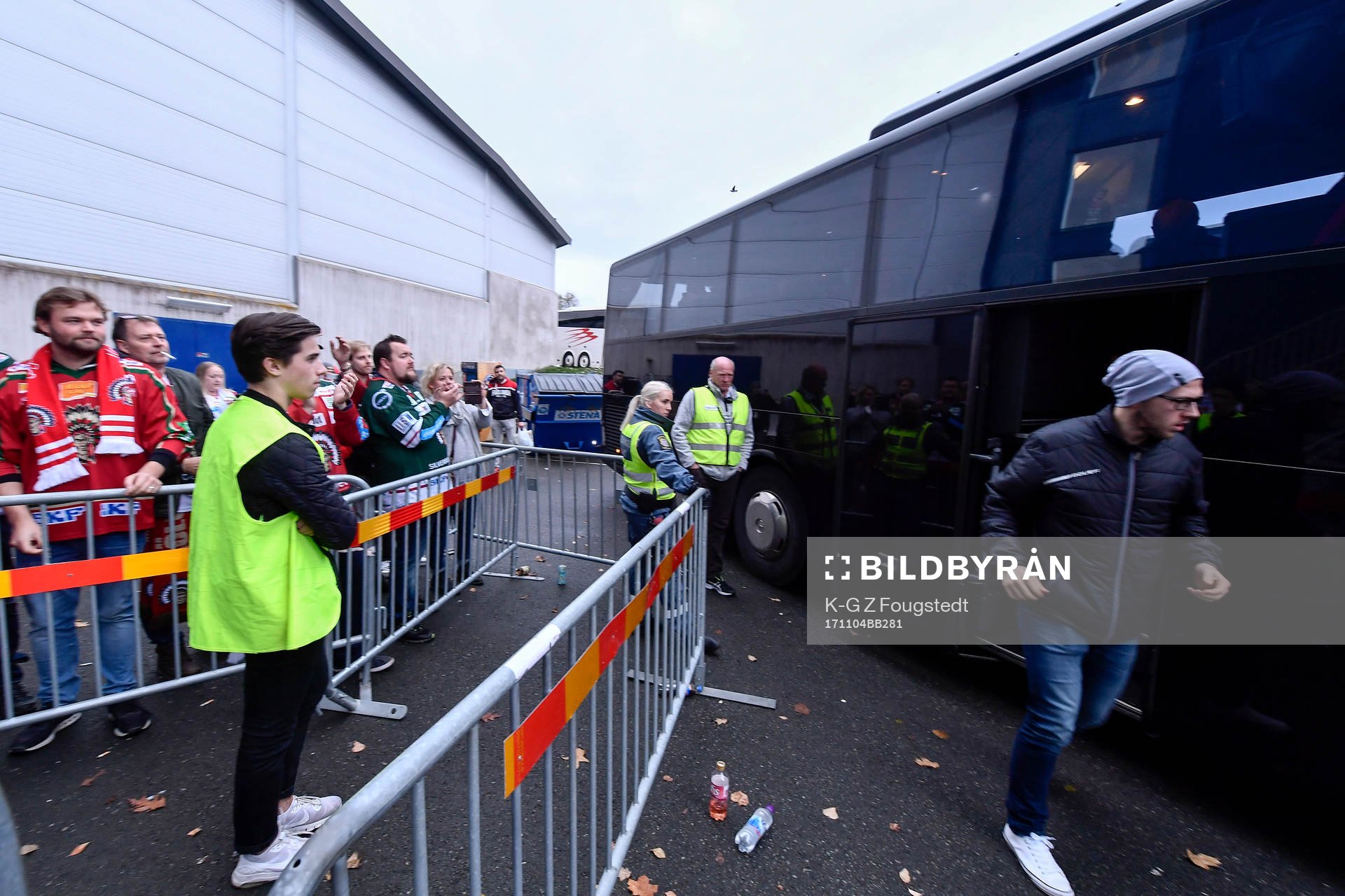 Frölundas buss kommer fram sent till arenan