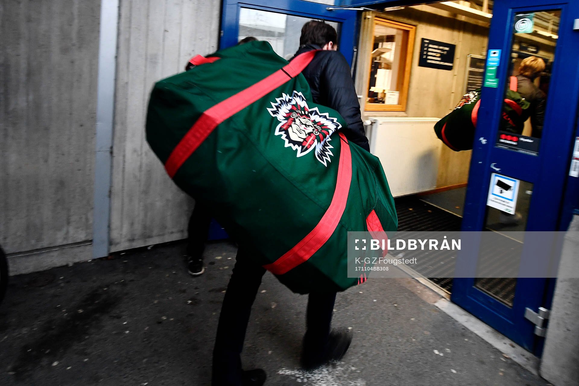 Frölunda anländer sent då deras buss gått sönder