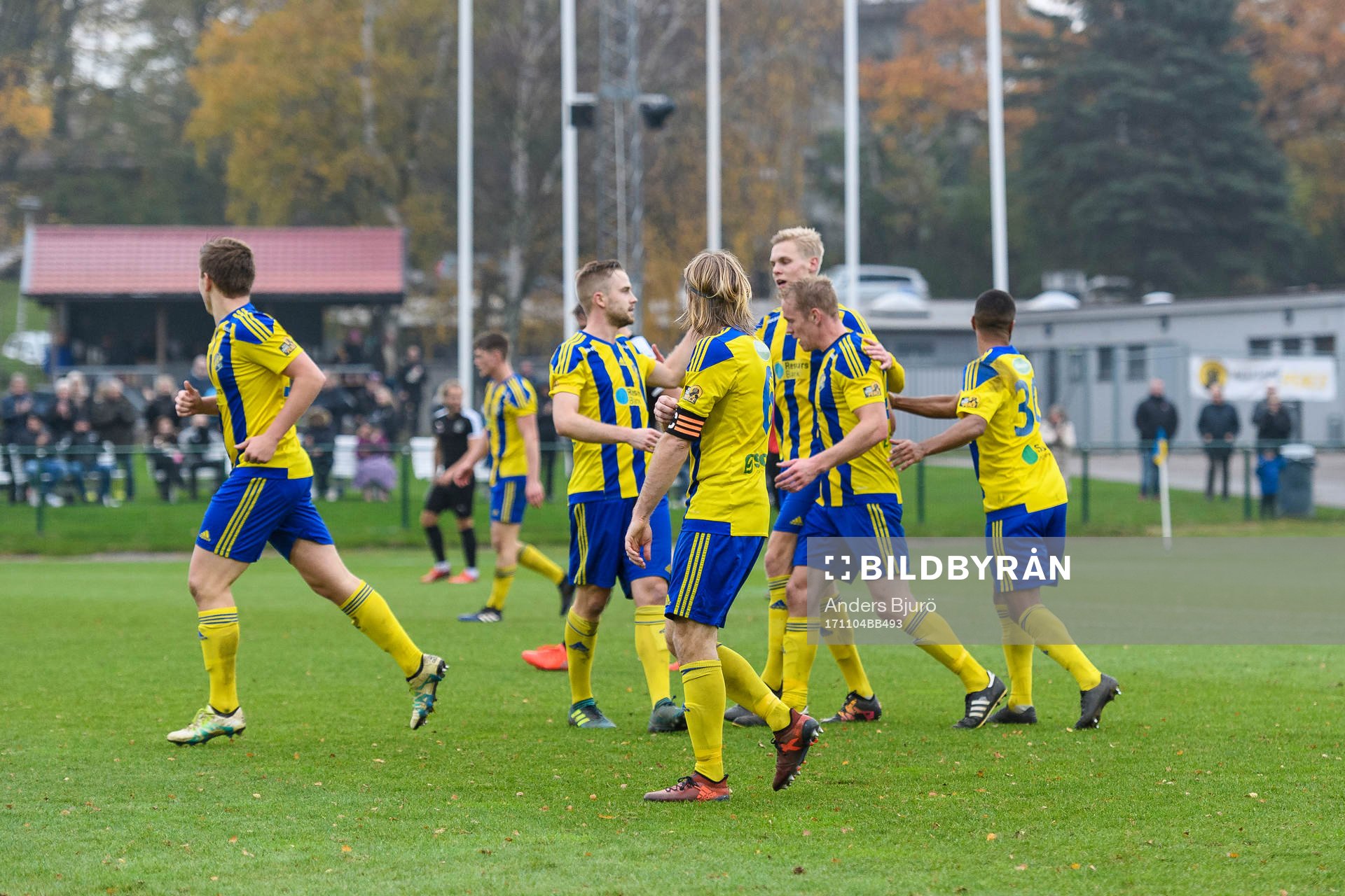 Eskilsminnes spelare jublar