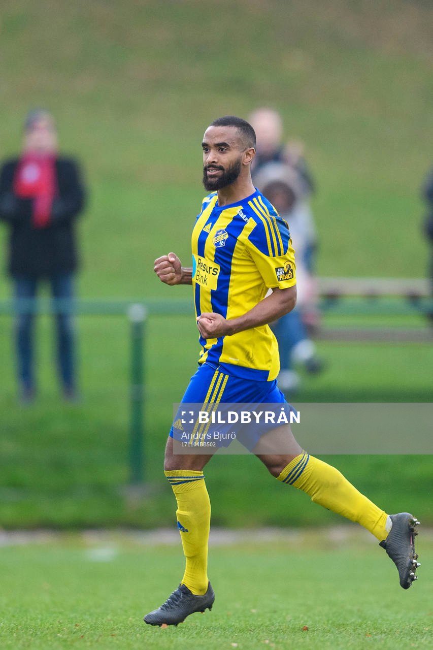 Eskilsminnes Kamal Barny jublar