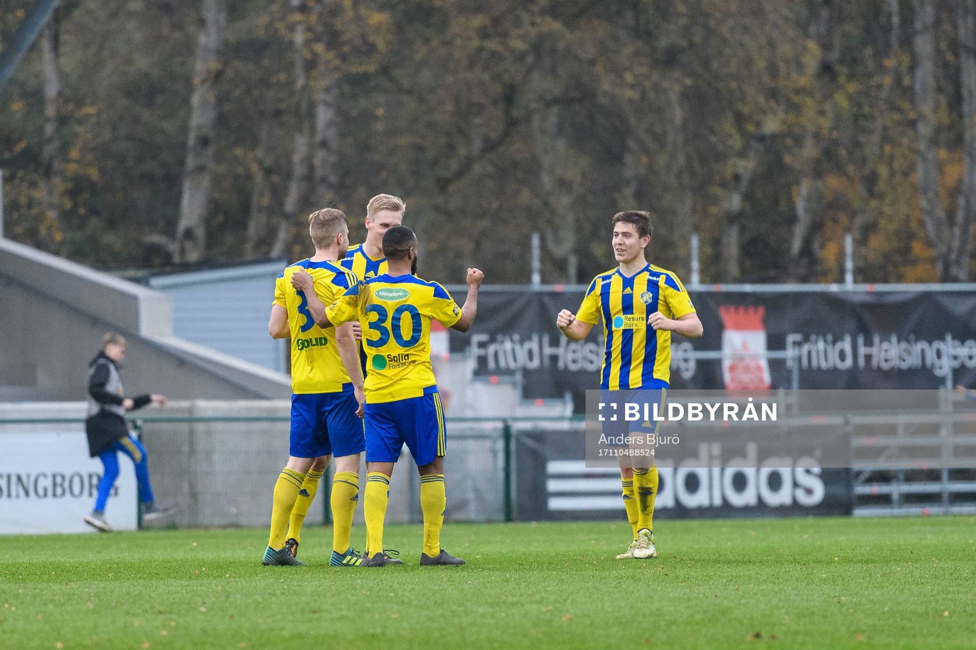 Eskilsminnes spelare jublar