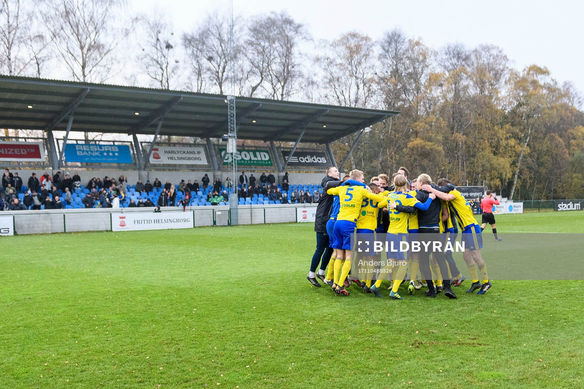 Eskilsminnes spelare jublar