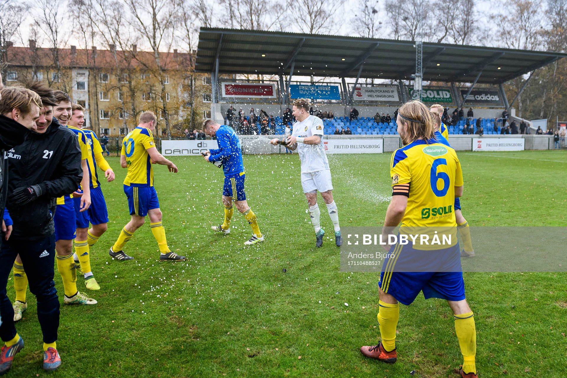 Eskilsminnes spelare jublar