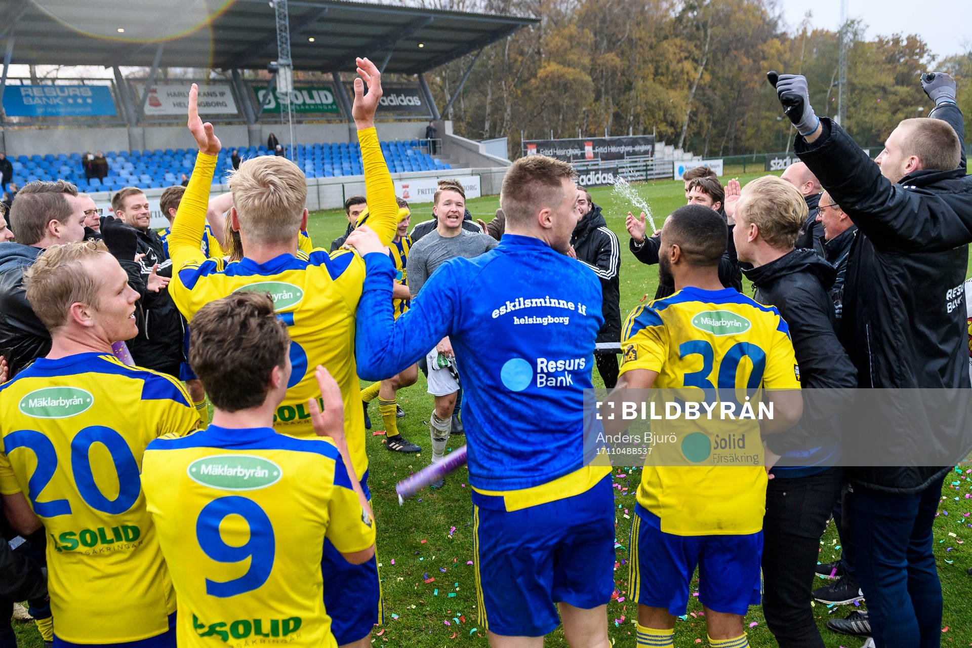 Eskilsminnes spelare jublar