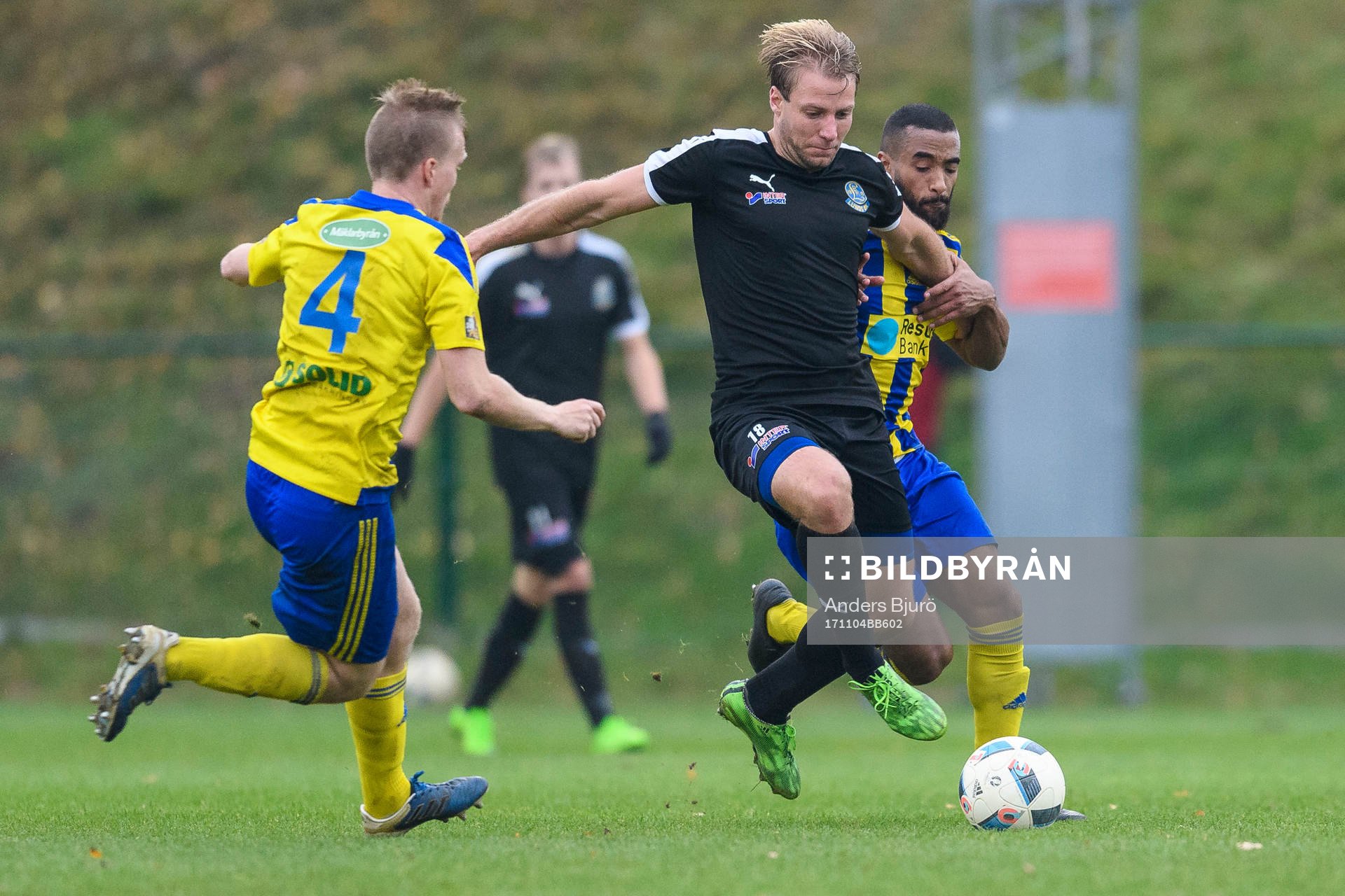 Eskilsminnes Victor Wahlgren(v) och Kamal Barny (h)