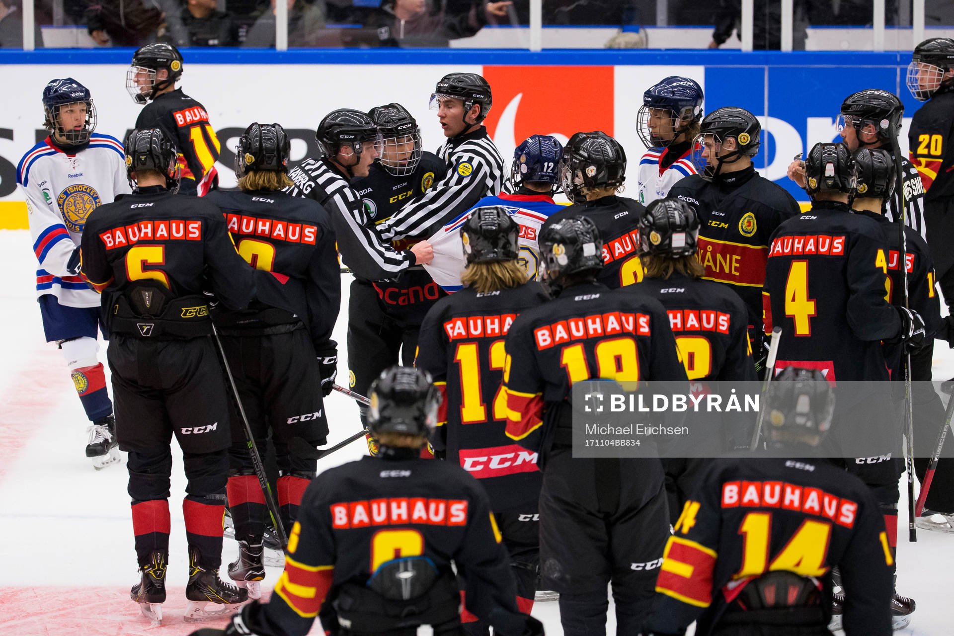 Stökigt i pausen av semifinalen i TV-Pucken mellan