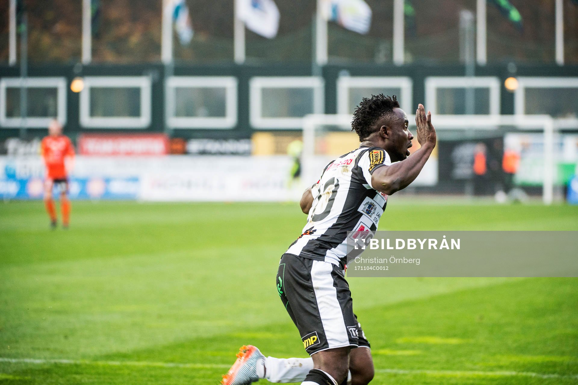 Landskronas Edafe Egbedi jublar efter 2-0 under fotbollsmatchen i Division 1 Södra mellan Landskrona och Karlskrona den 4 november 2017 i Landskrona.