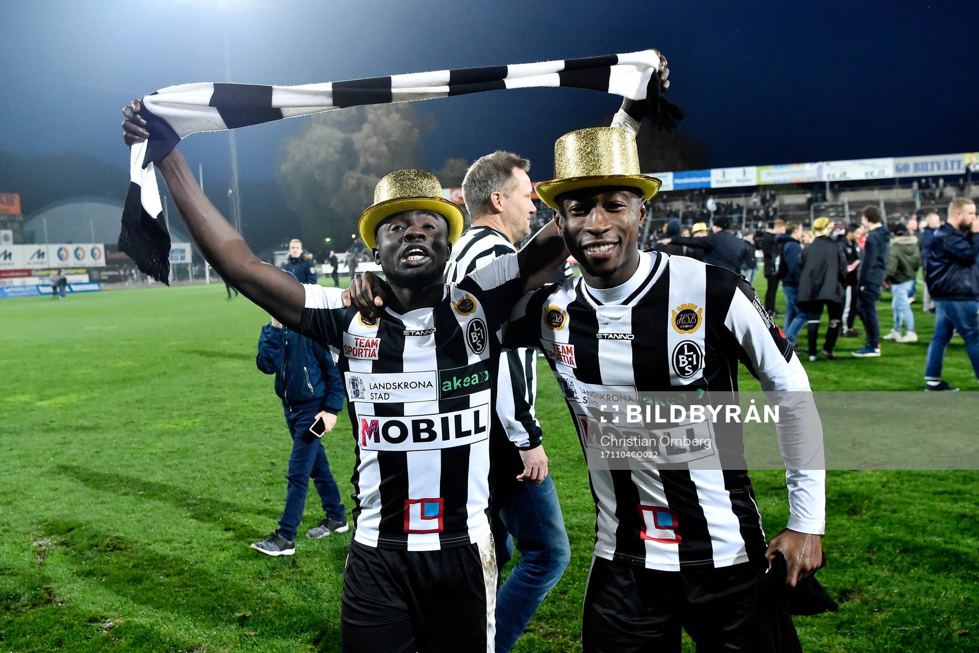 Landskronas Edafe Egbedi och Karim Sadat jublar