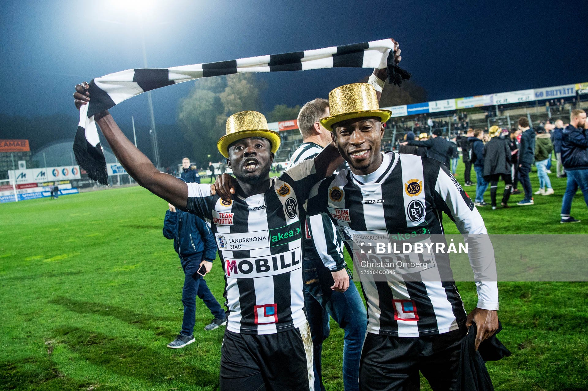 Landskronas Edafe Egbedi och Karim Sadat jublar