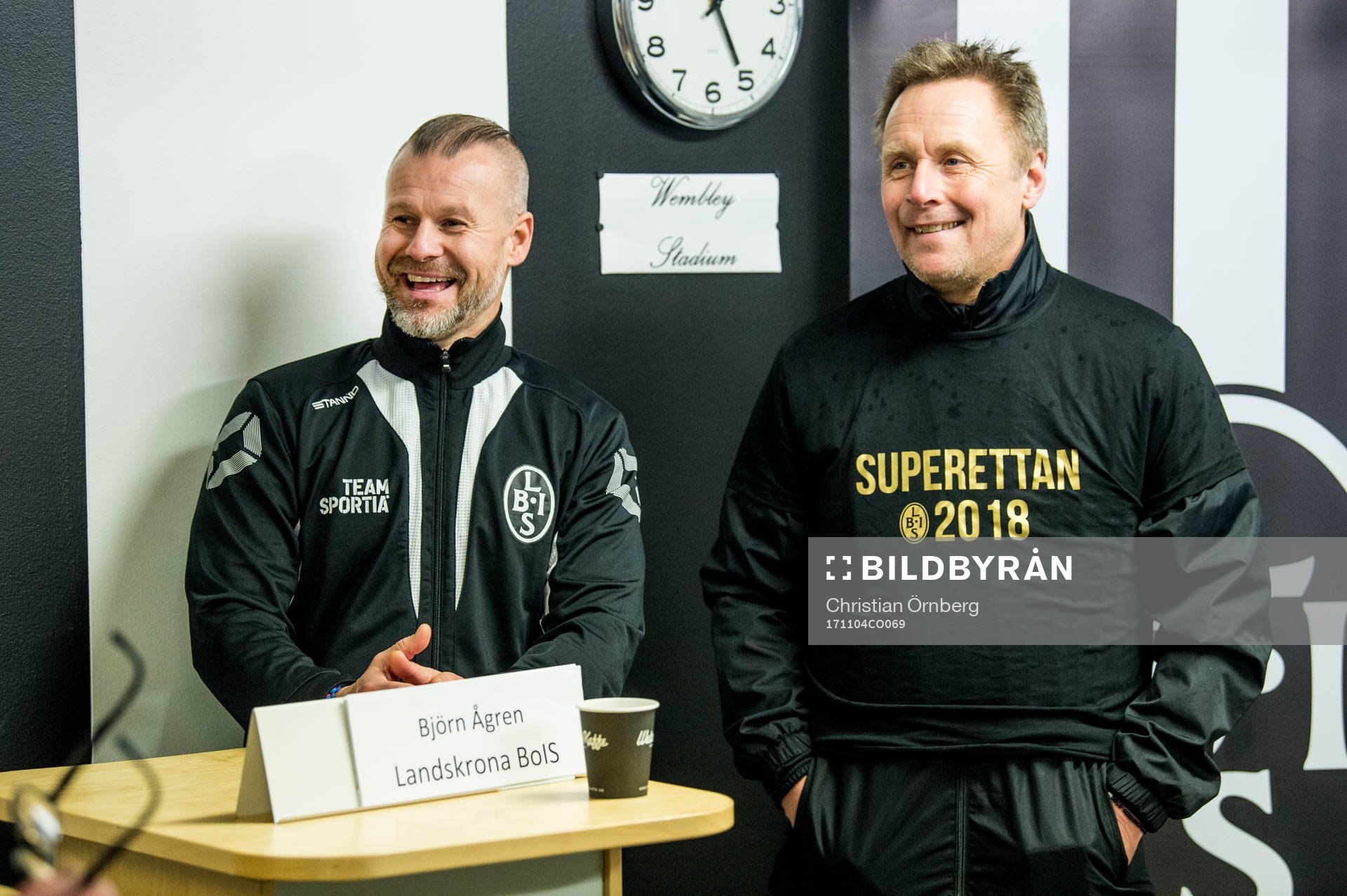 Landskronas Björn Ågren och Mats Andersson efter fotbollsmatchen i Division 1 Södra mellan Landskrona och Karlskrona den 4 november 2017 i Landskrona.