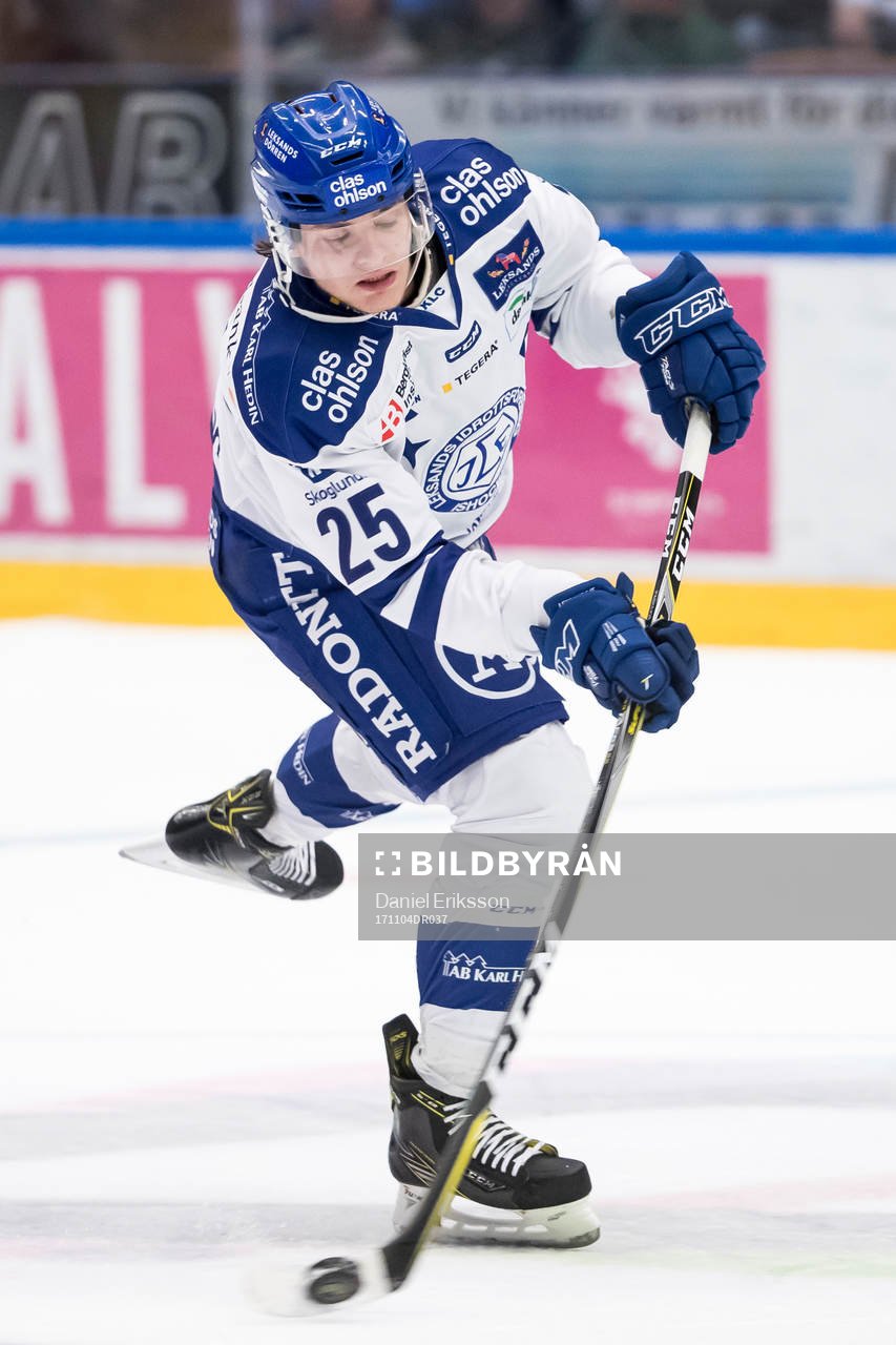 Leksands Oliver Larsen  i ishockeymatchen i