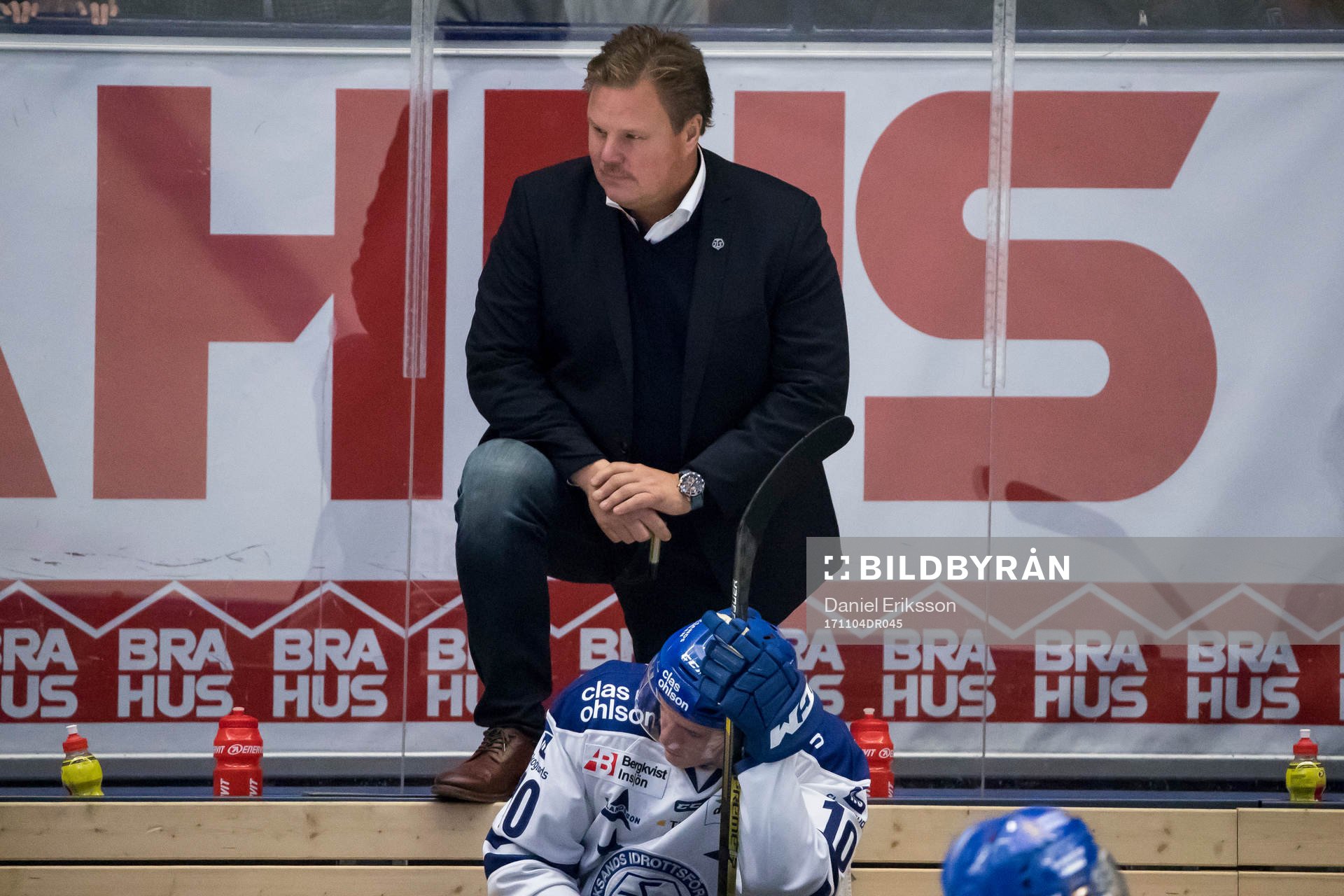 Leksands tränare Leif Carlsson bakom Johannes Johannessen