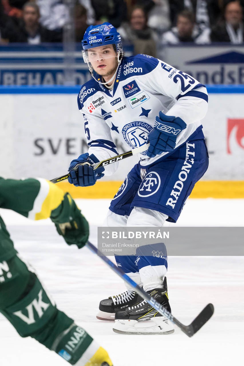 Leksands Oliver Larsen  i ishockeymatchen i