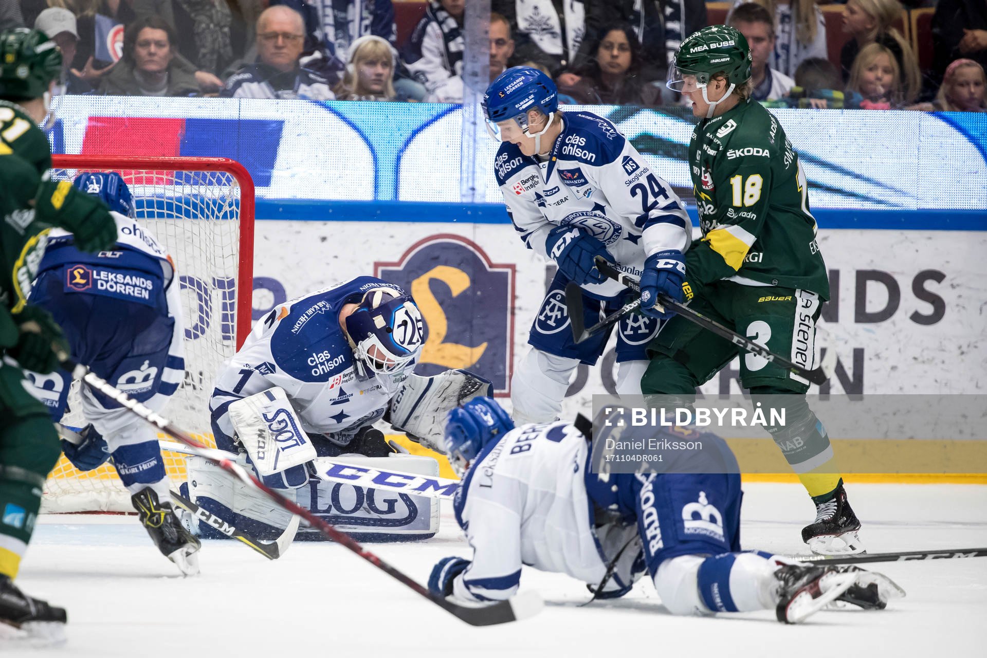 Leksands målvakt Tex Williamsson räddar Leksands Isak