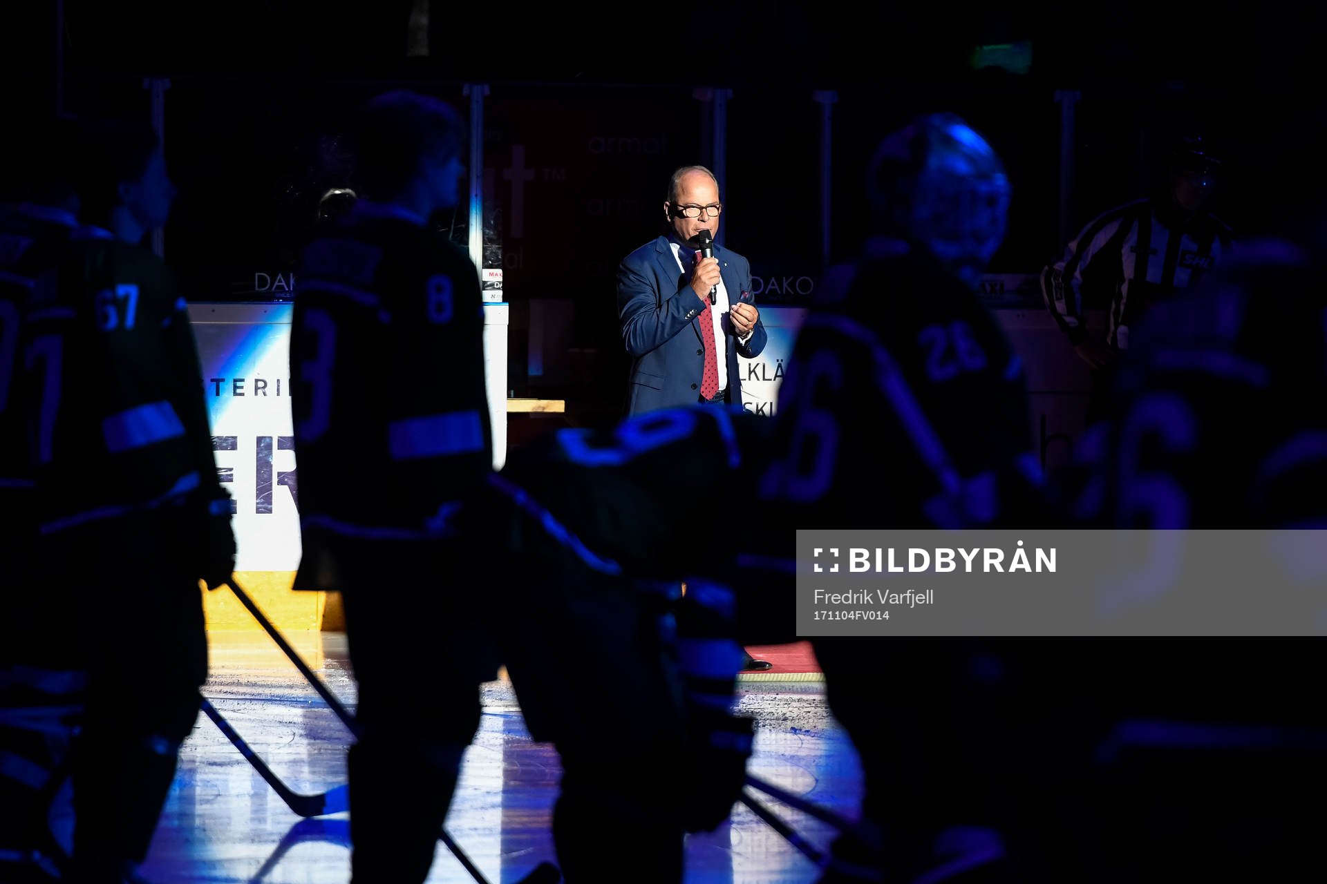 Färjestads ordförande Sture Emanuelsson talar i samband