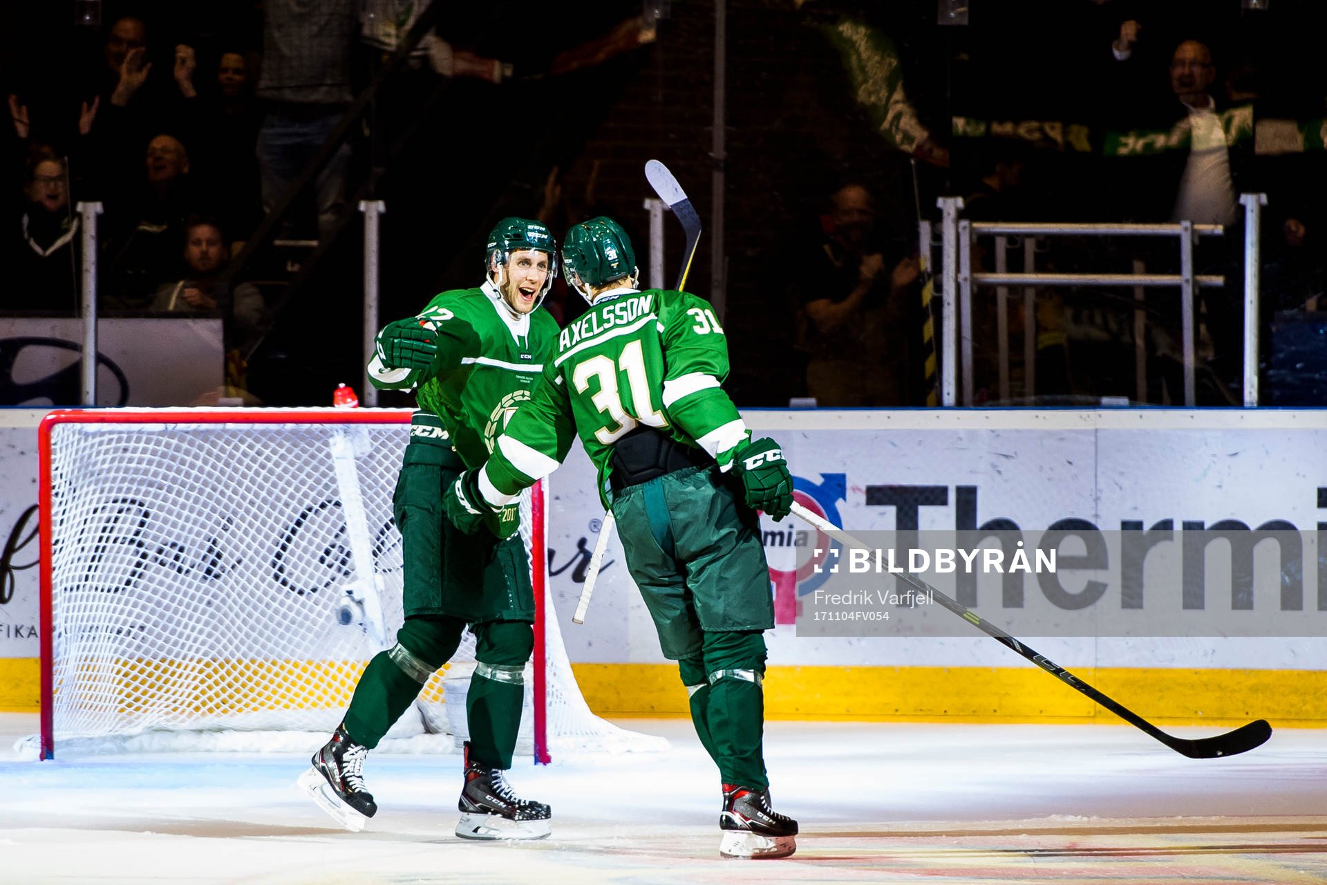 Färjestads Per Åslund och Dick Axelsson jublar