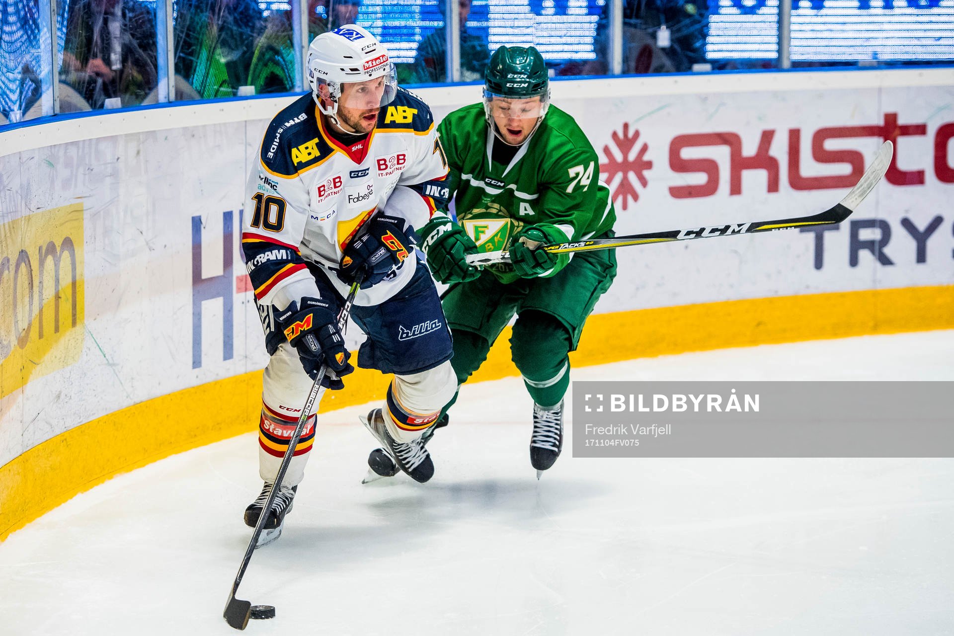 Djurgårdens Niclas Bergfors och Färjestads  Rasmus Asplund