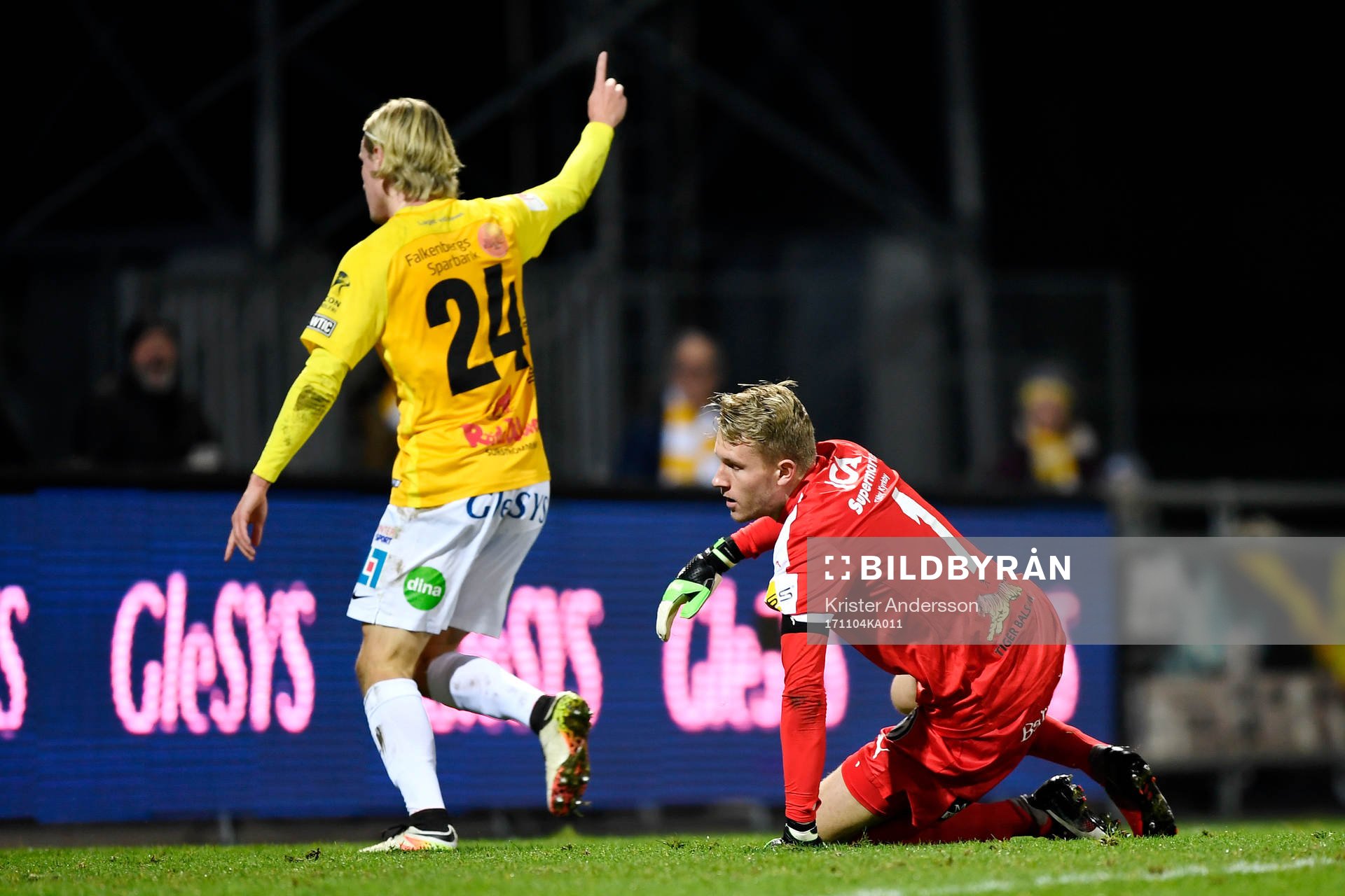 Falkenbergs Viktor Götesson jublar då han gör 2-0-målet
