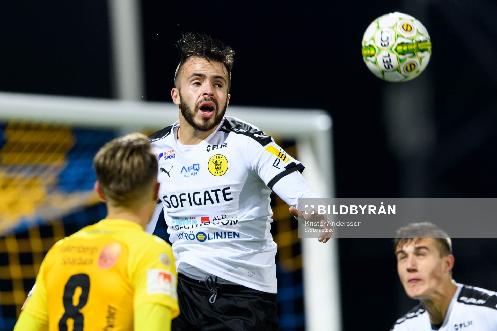 Frejs Rodrigo Saravia Samayoa under fotbollsmatchen i Superettan mellan Falkenberg och Frej Täby den 4 november 2017 i Falkenberg.