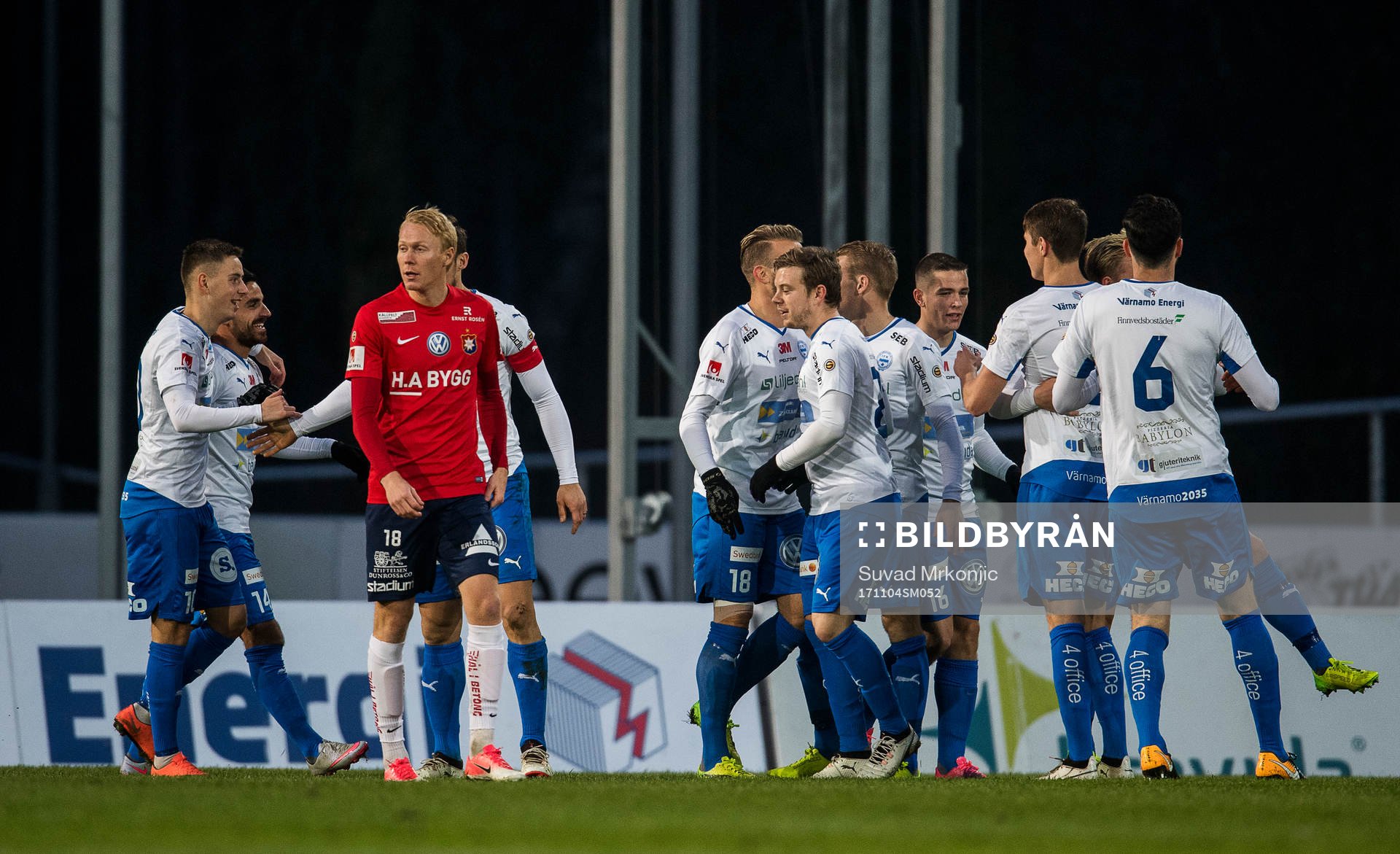 Örgrytes Jacob Ericsson deppar medan Värnamospelarna
