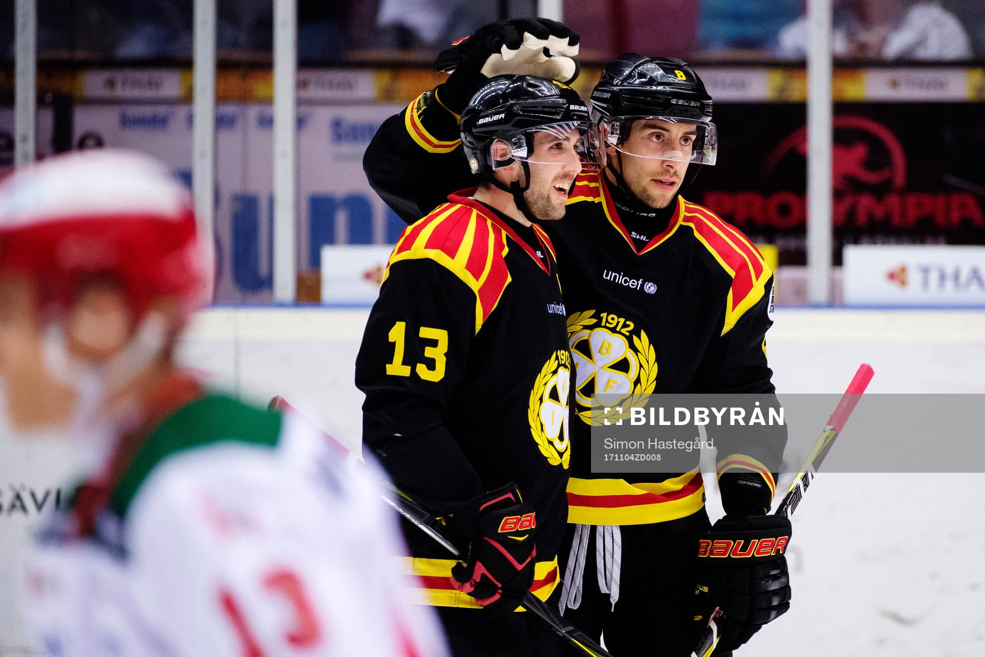 Brynäs Ryan Gunderson jublar med målskytten till 4-1