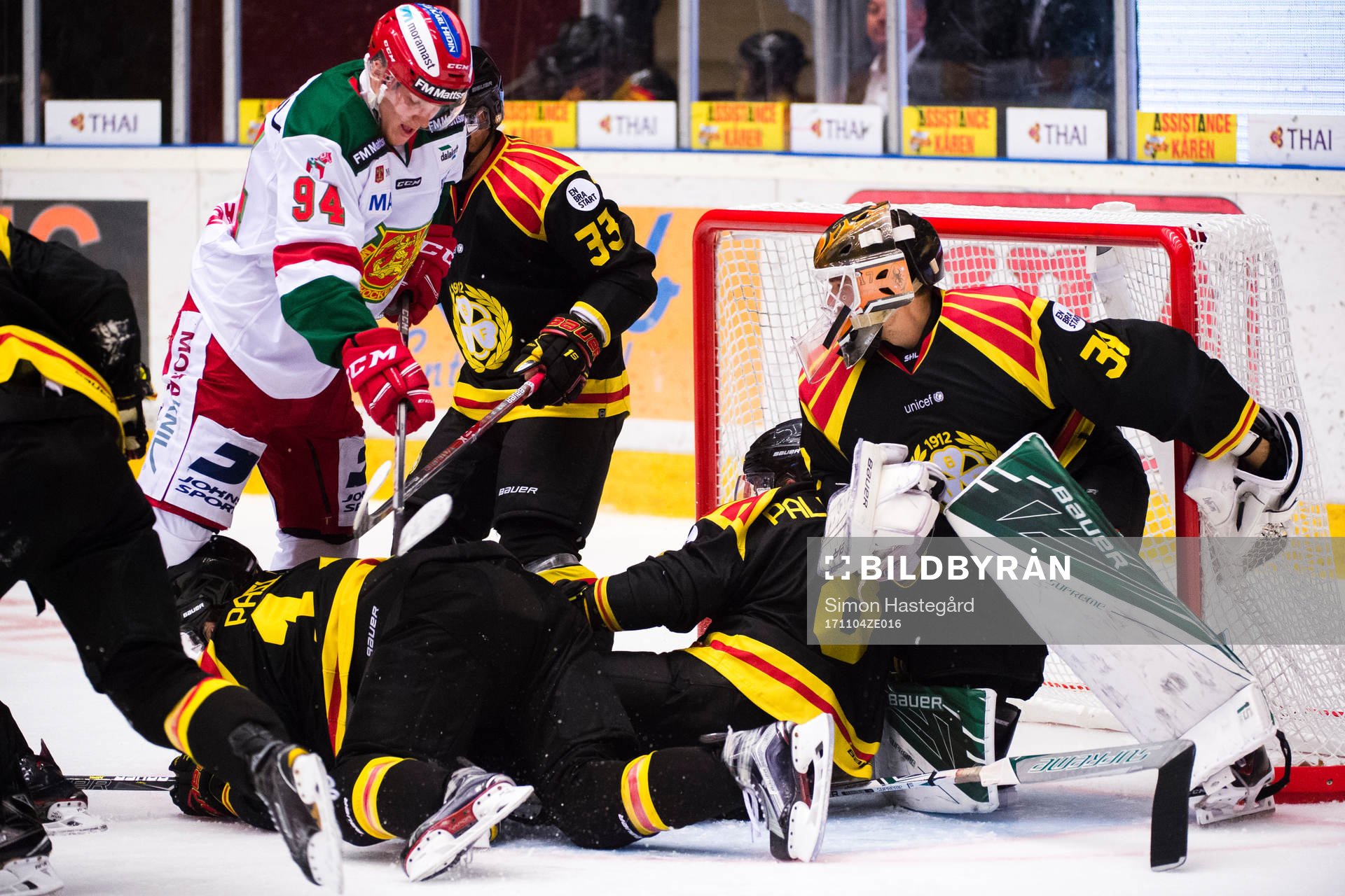 Brynäs Aaron Palushaj skadar knäet i en situation