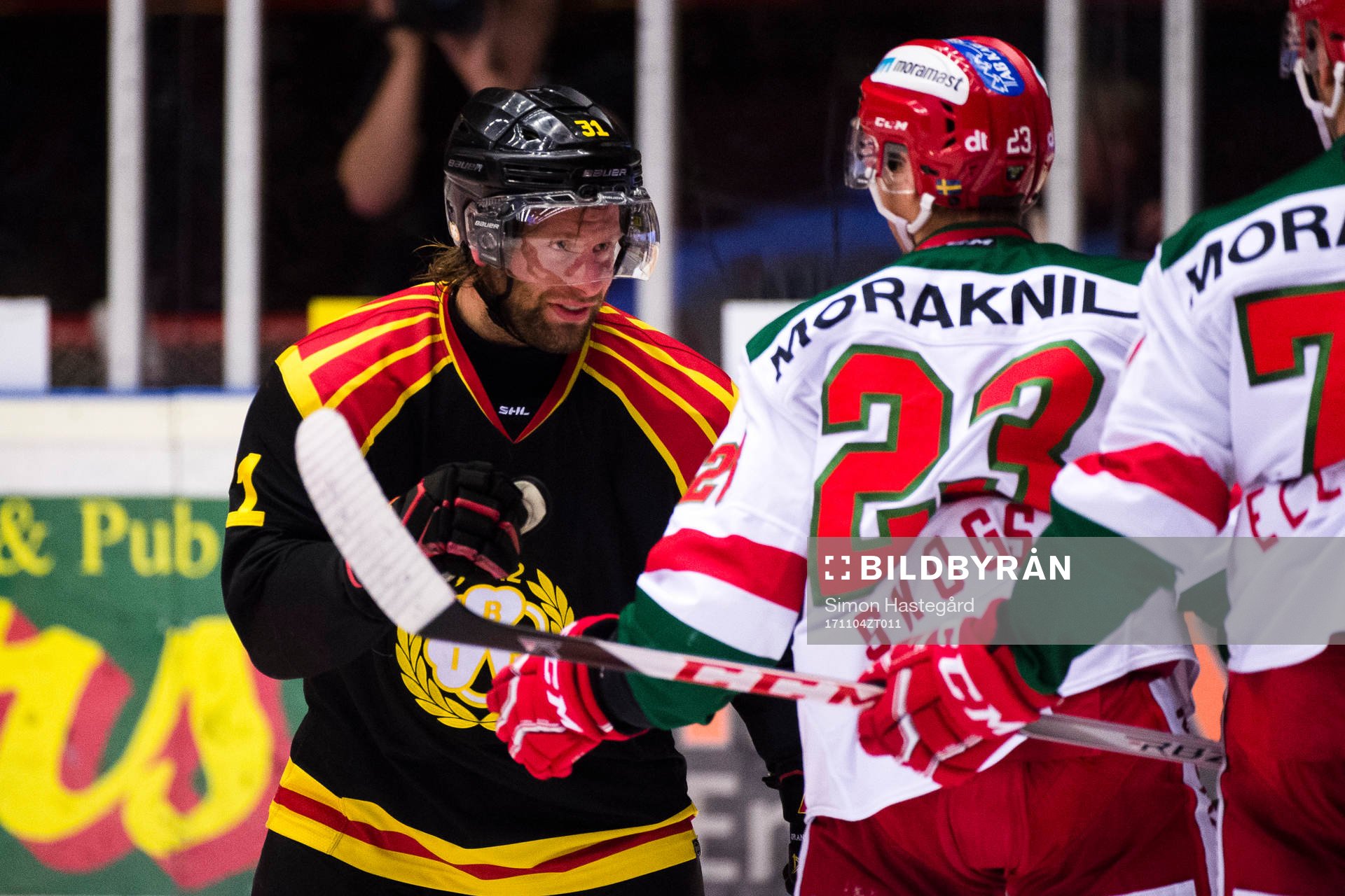 Brynäs Jonathan Granström i bråk med Moras Tomas Skogs