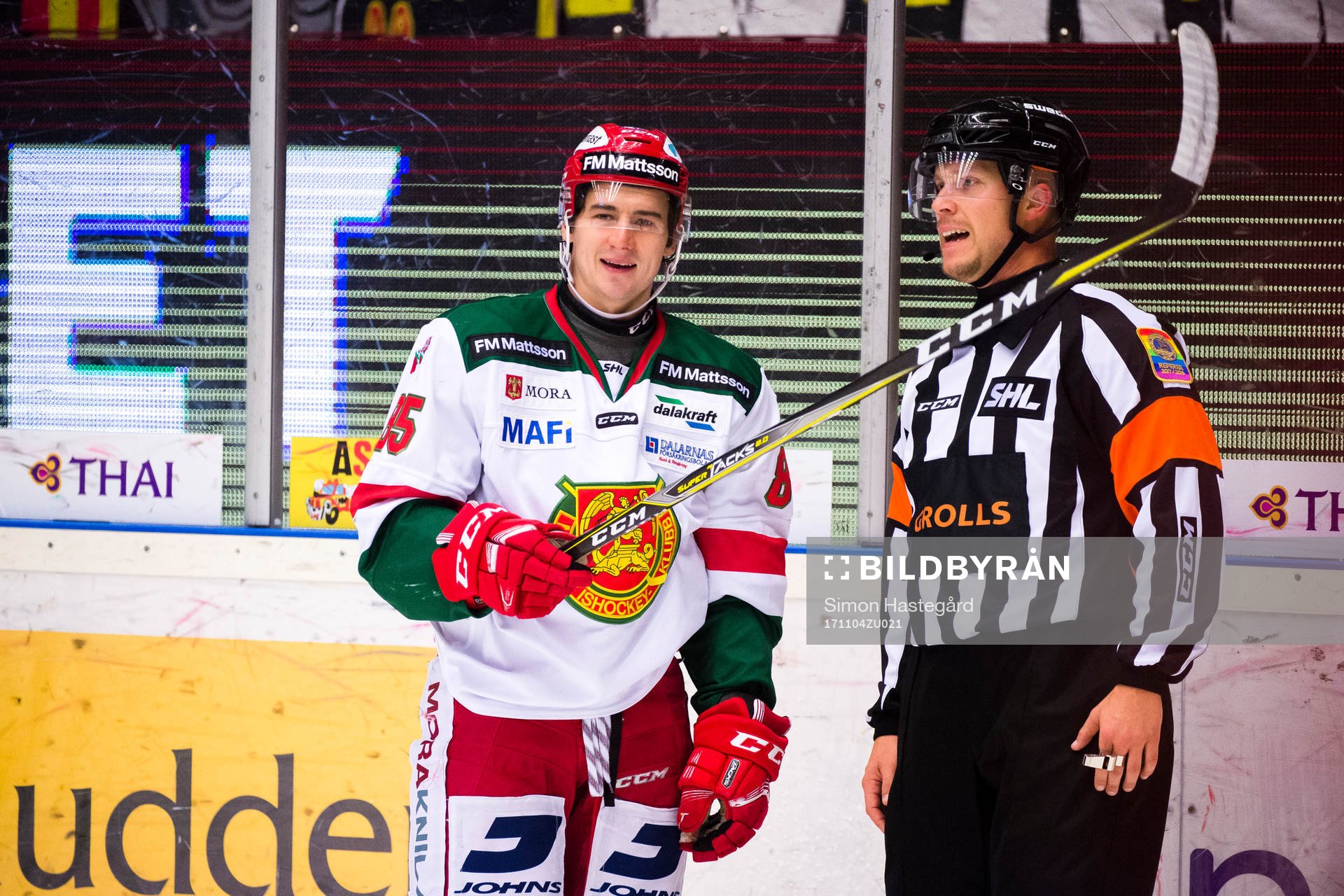 Moras Michael Haga och domare Andreas Harnebring