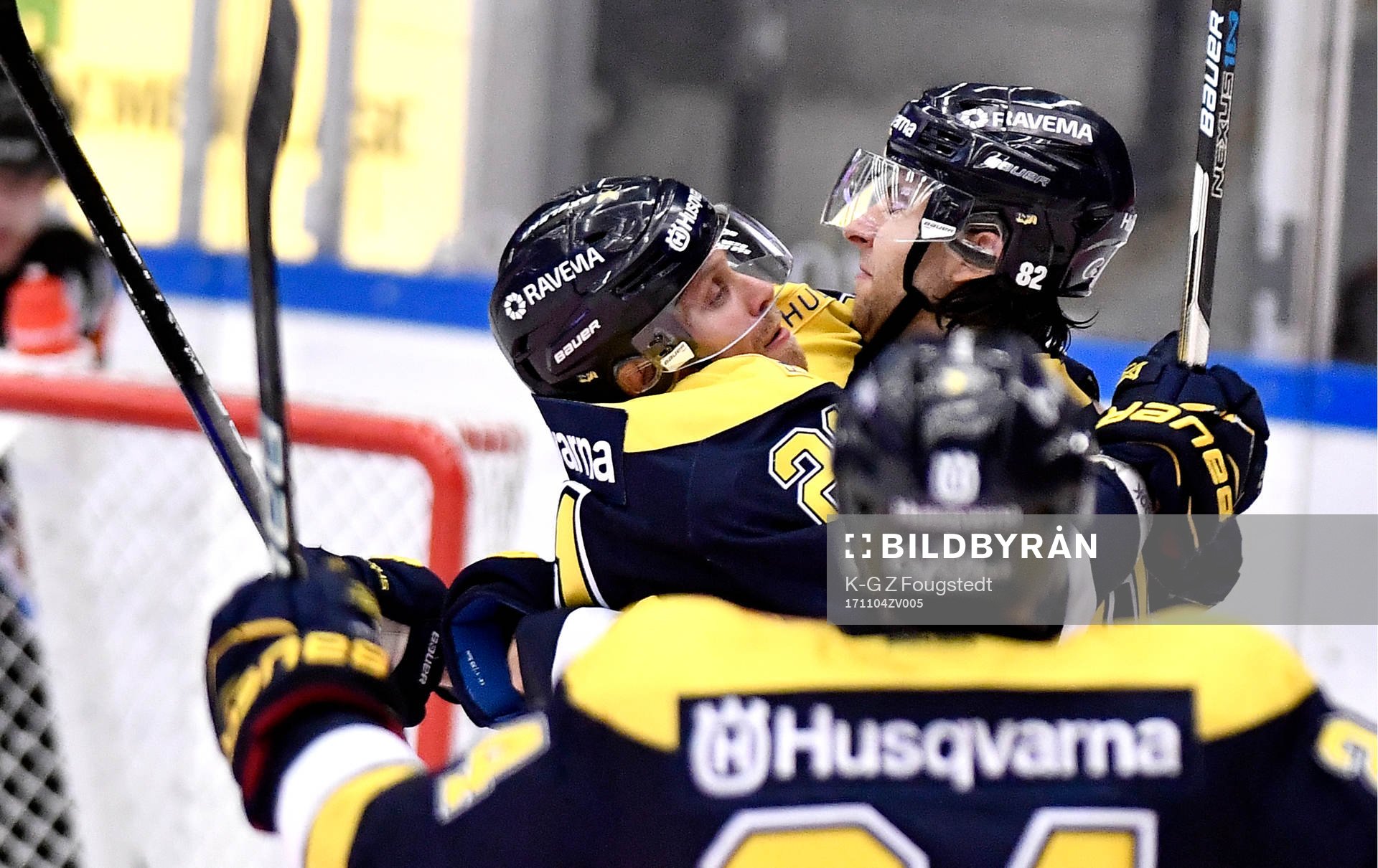 Mattias Tedenby jublar med Kevin Stenlud