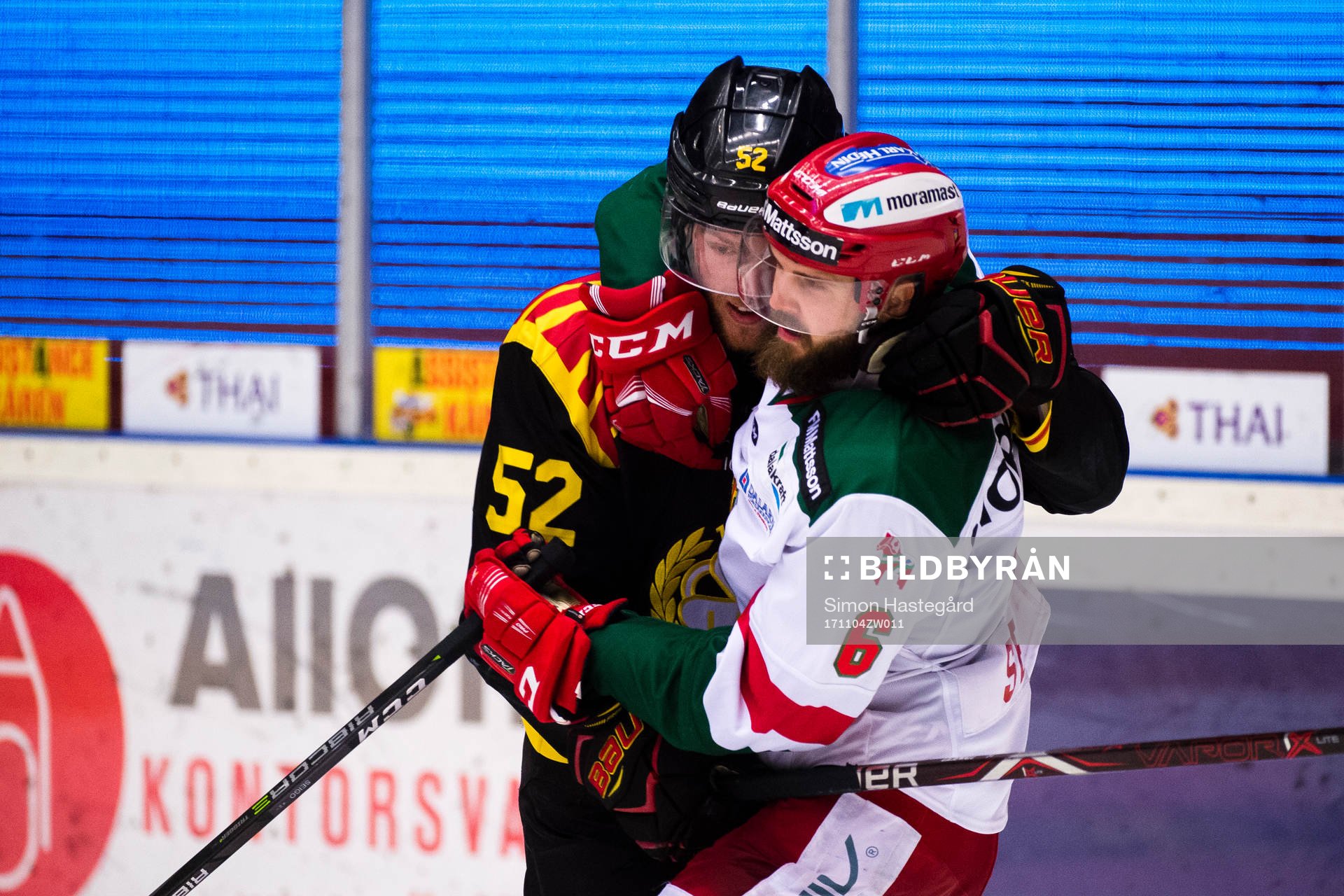 Brynäs Christopher Liljewall i bråk med Moras Steven Seigo