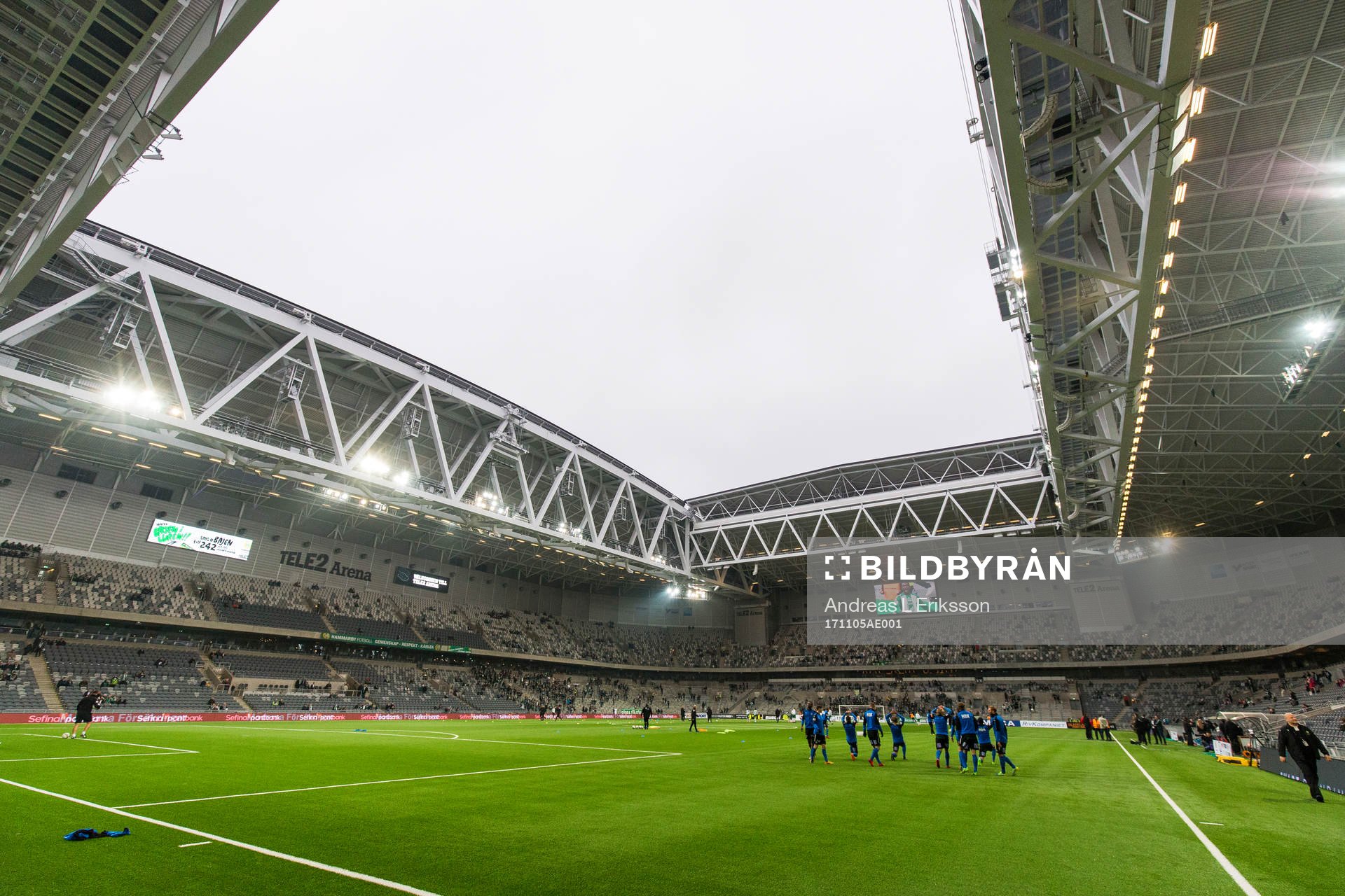 Halmstads spelare värmer upp på Tele2 Arena