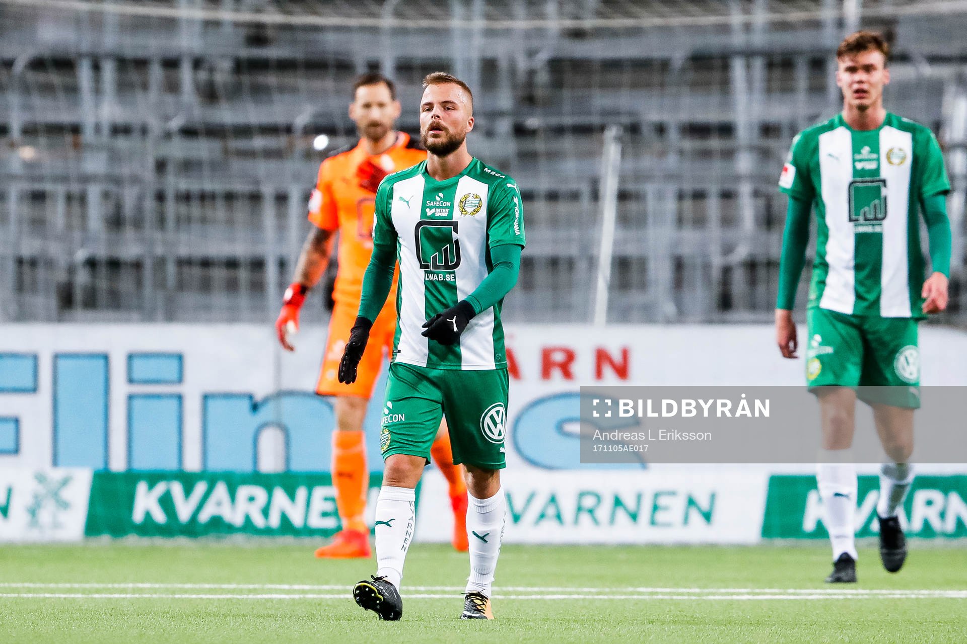 Hammarbys målvakt Johan Wiland , Sander Svendsen och