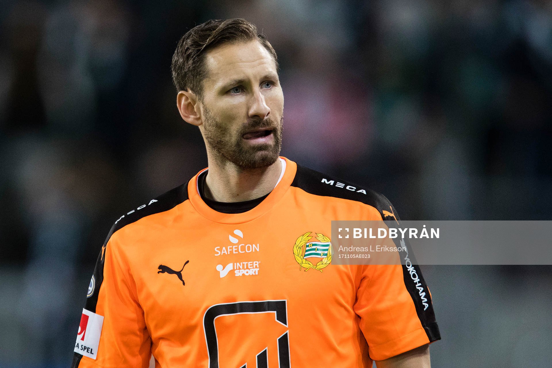 Hammarbys målvakt Johan Wiland deppar