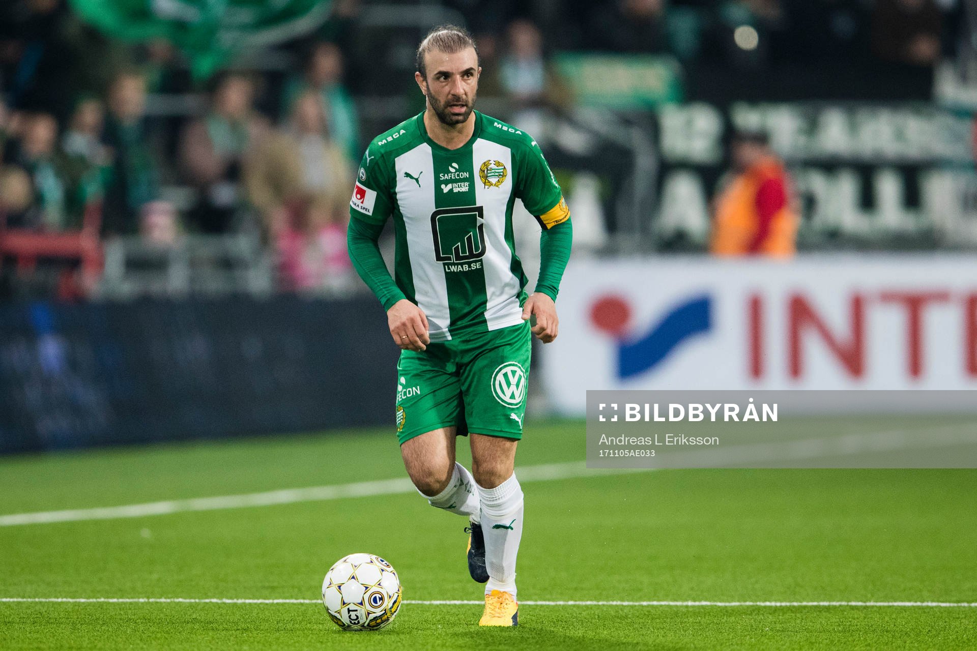 Hammarbys Kennedy Bakircioglu med bollen